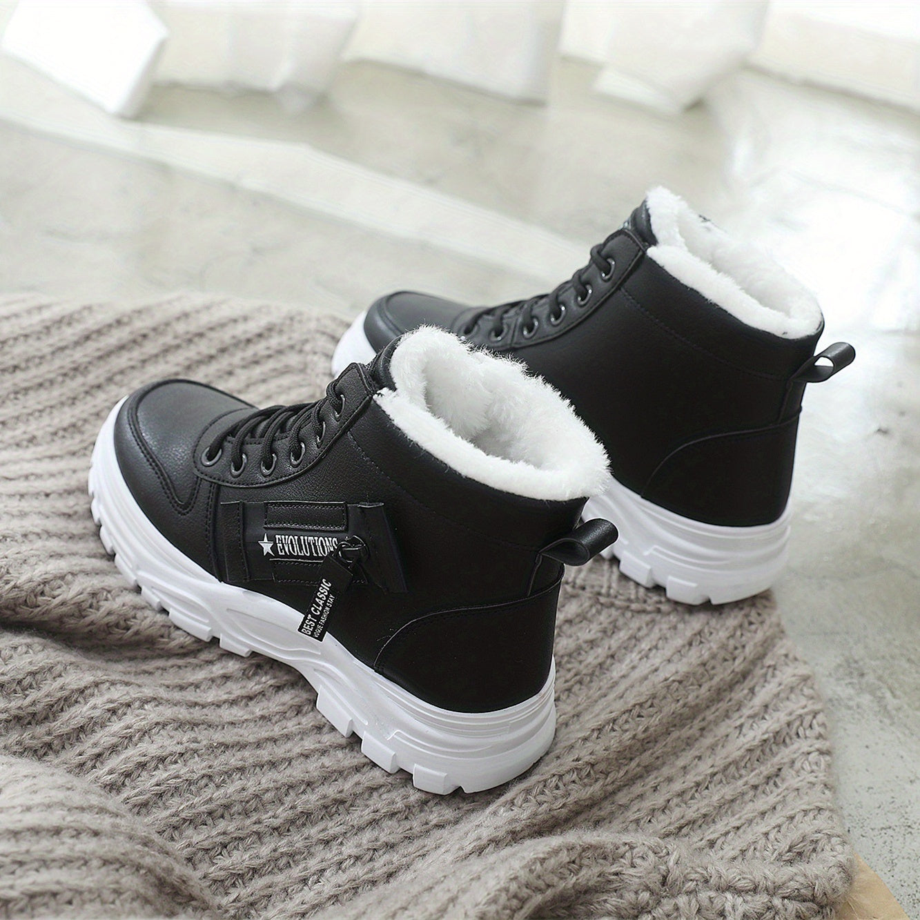 Women's Ankle Boots, Warm High-Top Fleece-Lined Short Boots for Commuting and Outdoor Use in White Style