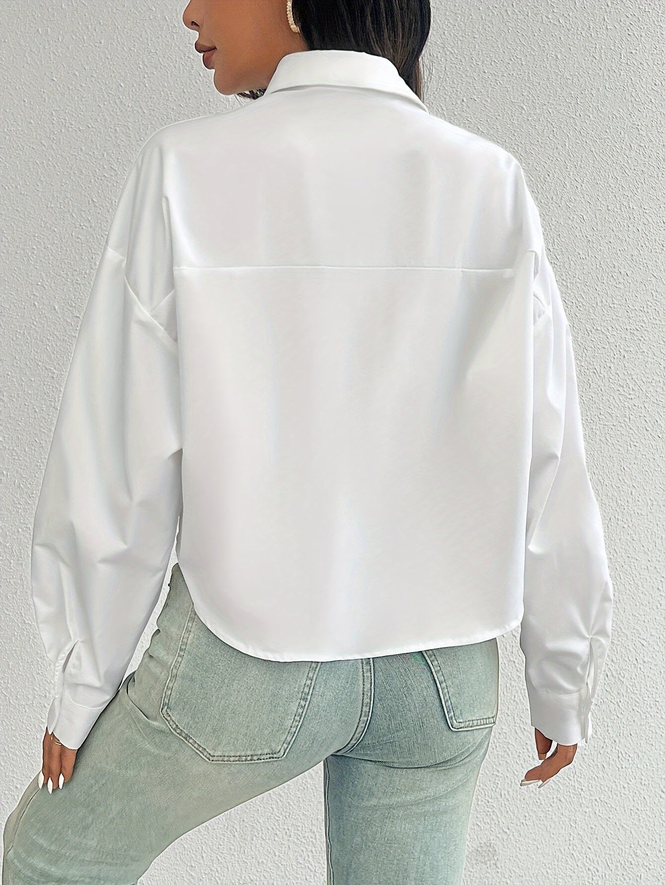 Elegant Women'S Solid Color Short Blouse with Front Pocket, 100% Polyester Woven Shirt, Versatile All-Season Top with Collared Neckline and Button-Up Closure