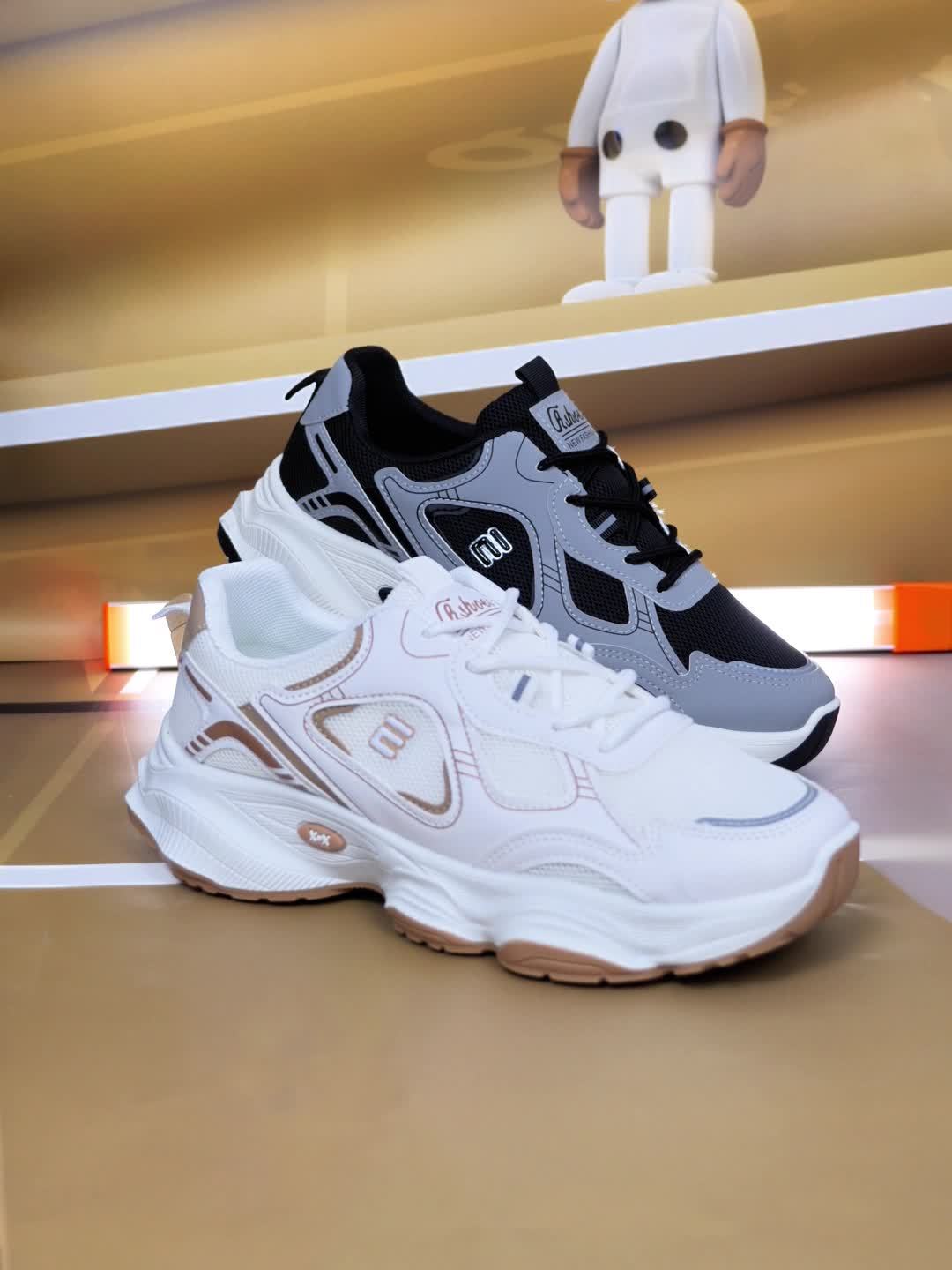 Men'S 2025 New Fashionable Low-Top Sneakers with Thick Sole - Non-Slip, Outdoor Casual Shoes for Teenagers and Young Adults, White and Golden Accents, All-Season Comfort, Casual Footwear   Modern Sneaker Design   Rubber Base