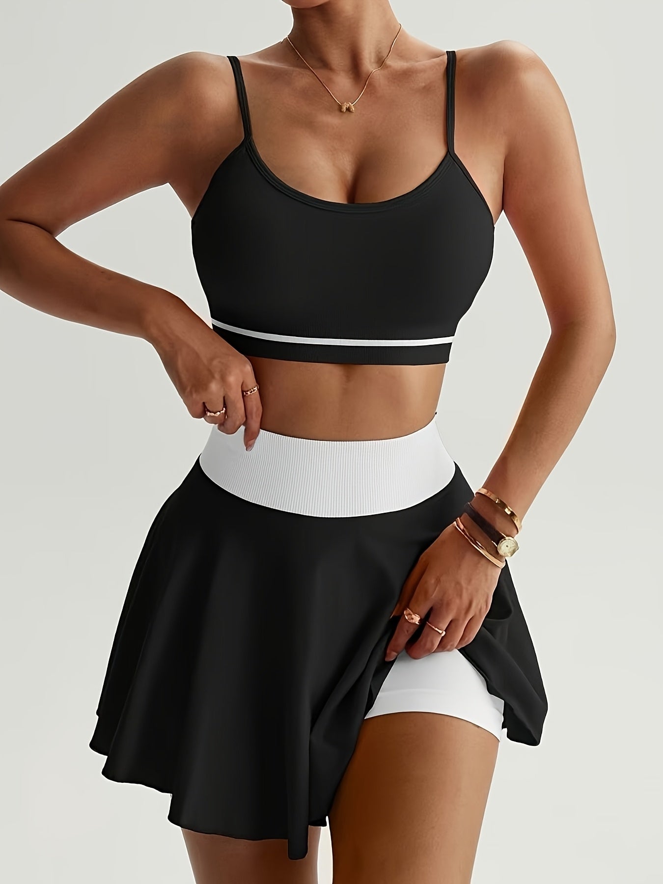 Women's Breathable Backless Sports Bra and High-Waist Pleated Skirt Se