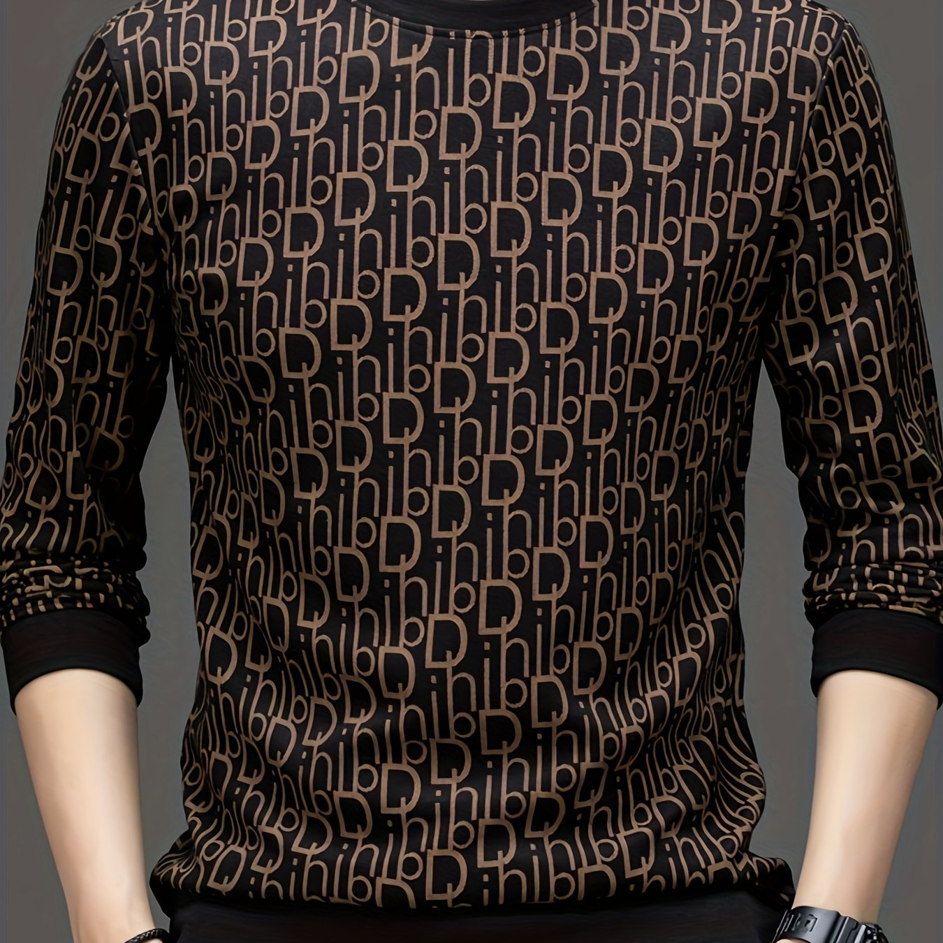 Կլոր վզնոցը հարմար է սպորտային և առօրյա հագուստի համար, առանձնանում է ոճային դեկորատիվ նախշերով: Այս երկարաթև սվիտերը կատարյալ է զբոսանքների համար, պատրաստված է փափուկ, ձգվող և հարմարավետ գործվածքից, ինչը այն դարձնում է իդեալական նվեր Y-ի համար: