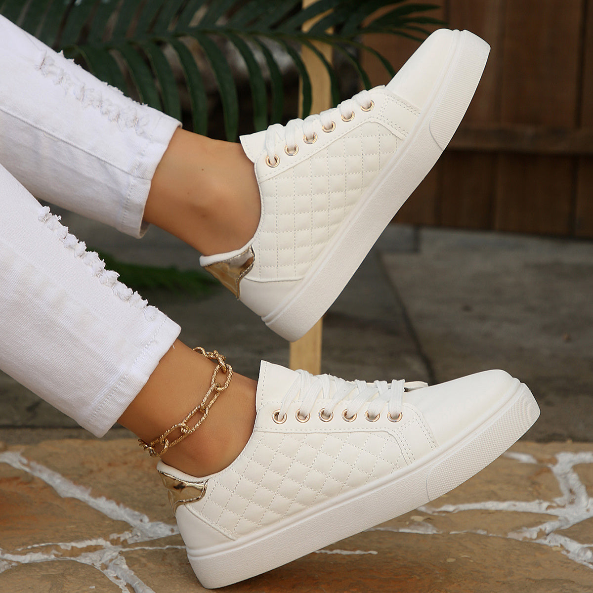 Women’s Low-Top Black Diamond Pattern Casual Sneakers
