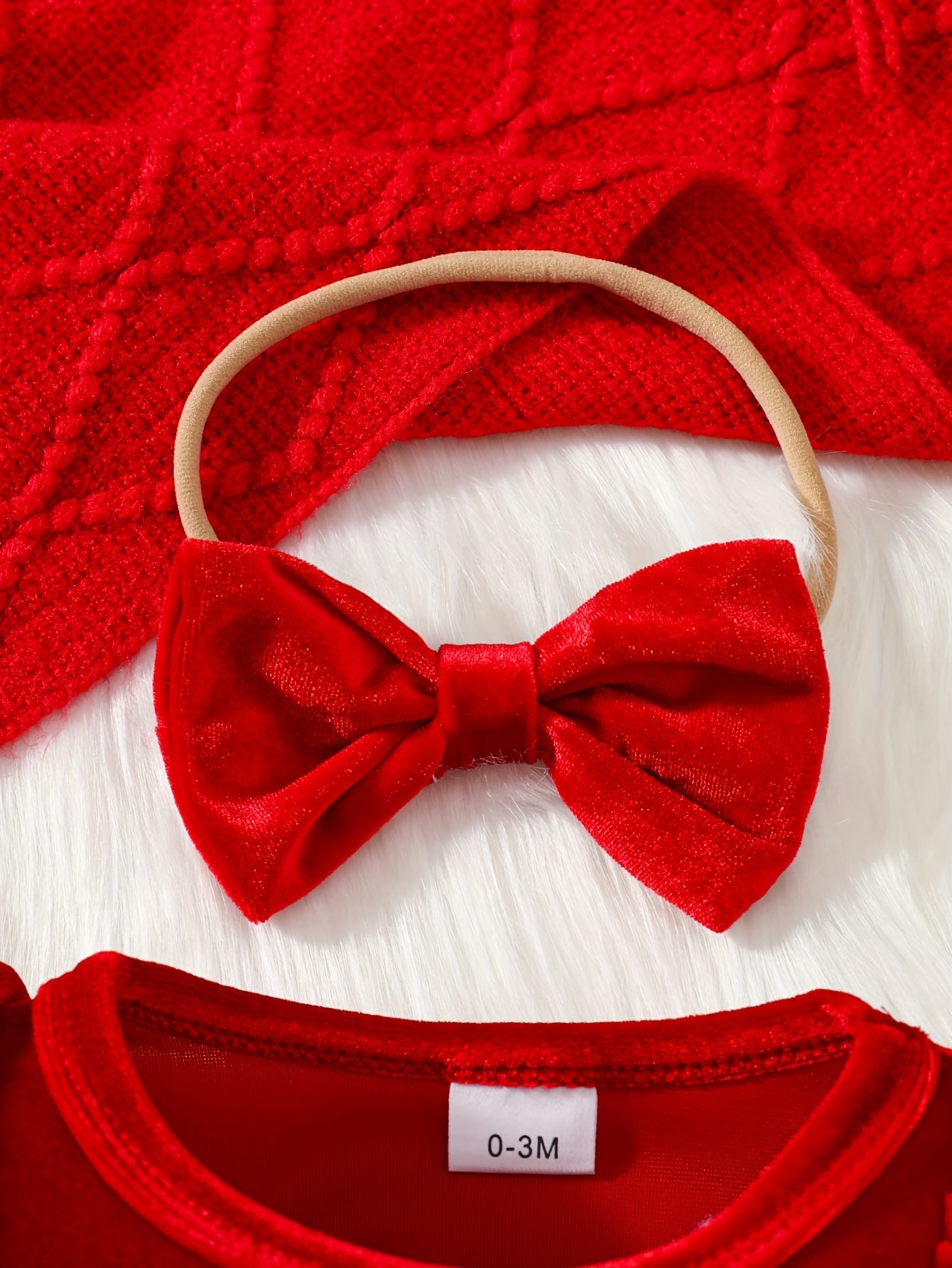 2 հատ ոսկեգույն թավշյա, ծածանվող թևքերով, ժանյակավոր գոտիով զարդարված երկար թևքերով բոդի՝ փափուկ կիսաշրջազգեստով + ժապավենաձև գլխաշորով, աշնանային և ձմեռային Սուրբ Ծննդյան գեղեցիկ երեկույթի հանդերձանք, բացօթյա օգտագործման համար