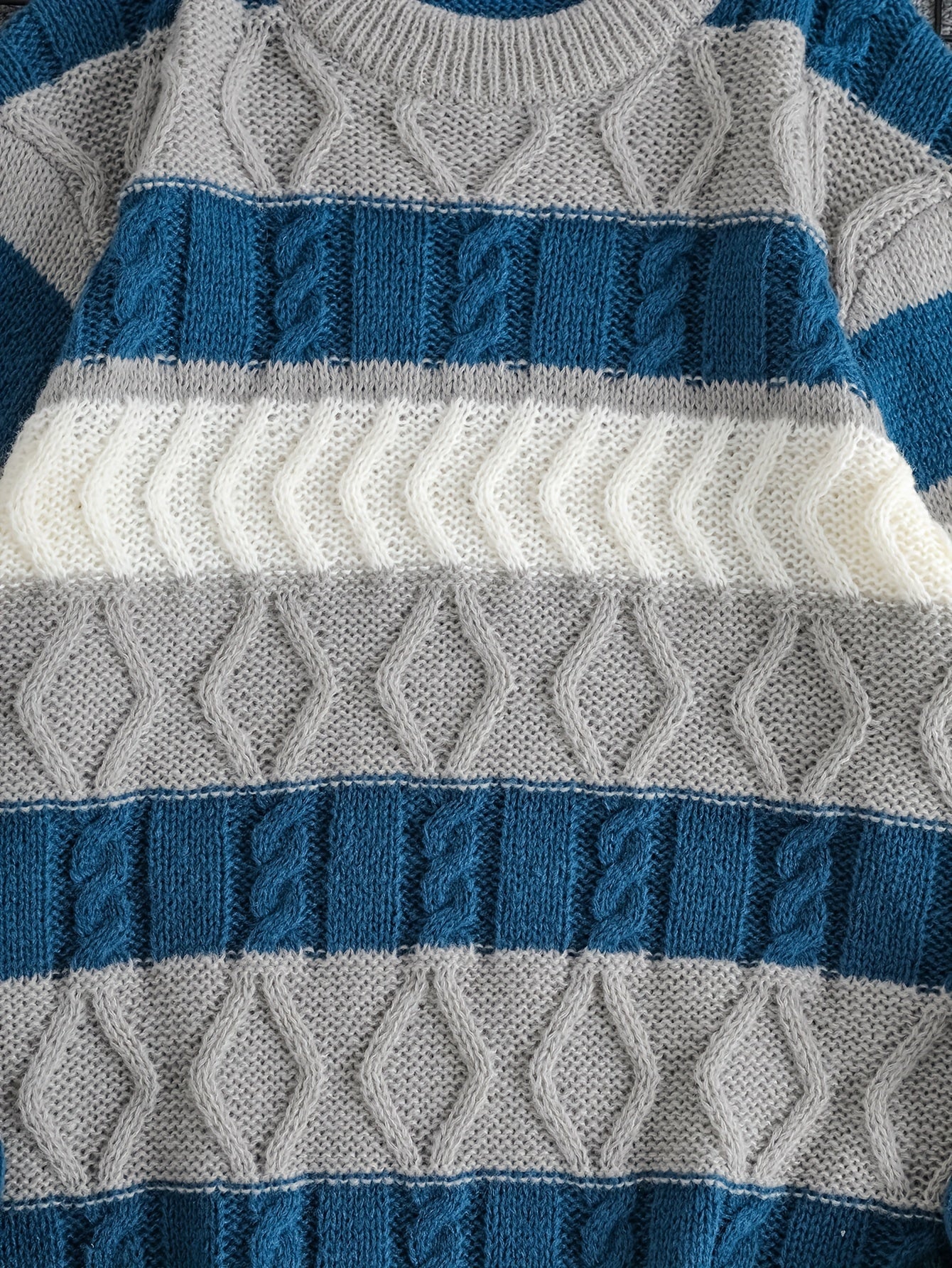 Տղամարդկանց նորաձև, գծավոր, կլոր օձիքով, տրիկոտաժե սվիտեր՝ աշնանային և ձմեռային տարբերակներով