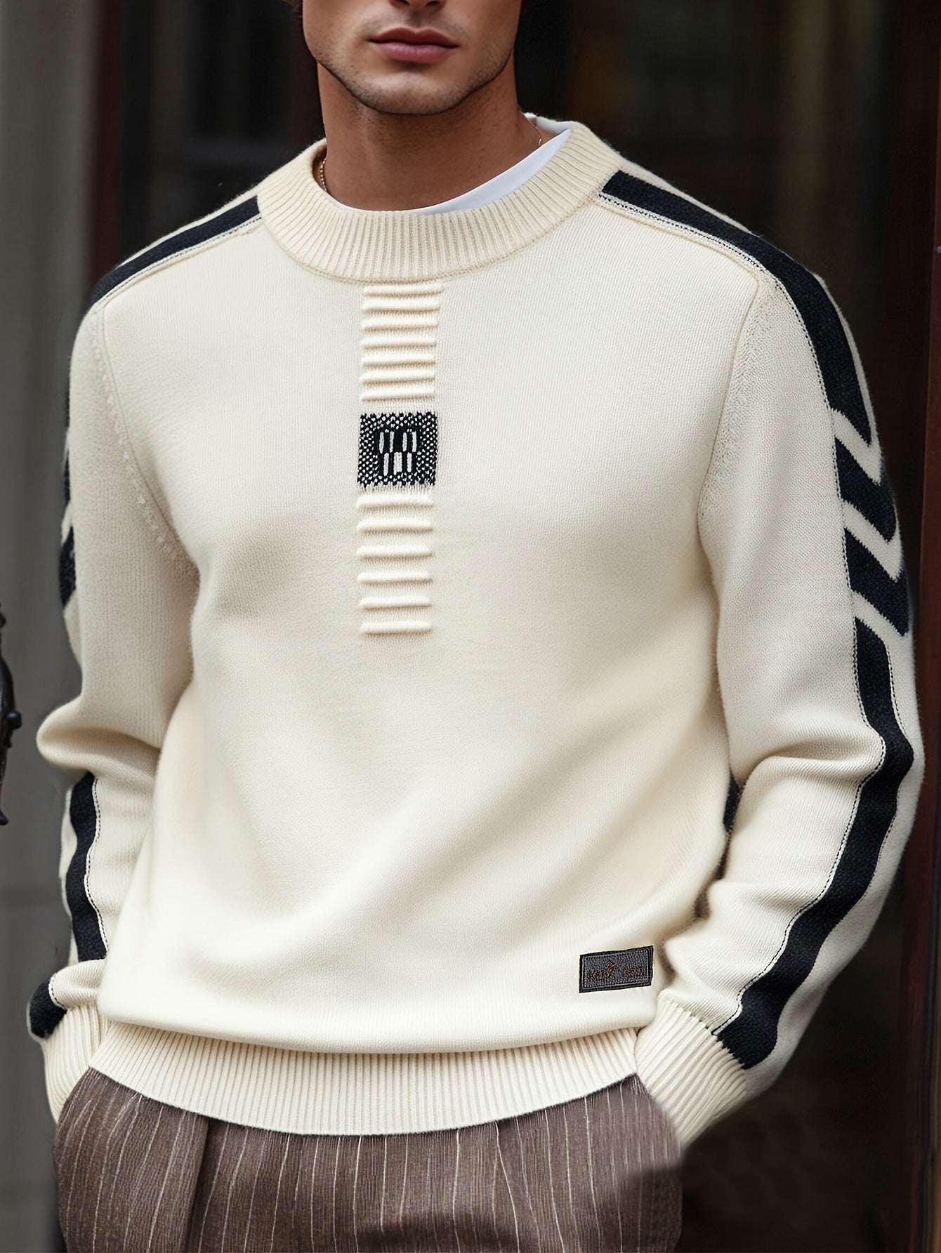 This Thick, Round-Neck Long-Sleeve Sweater for Men Features a Soft And Comfortable Design with Stylish Striped Edges, Perfect for Outdoor Gatherings And Everyday Wear, And Can Be Layered