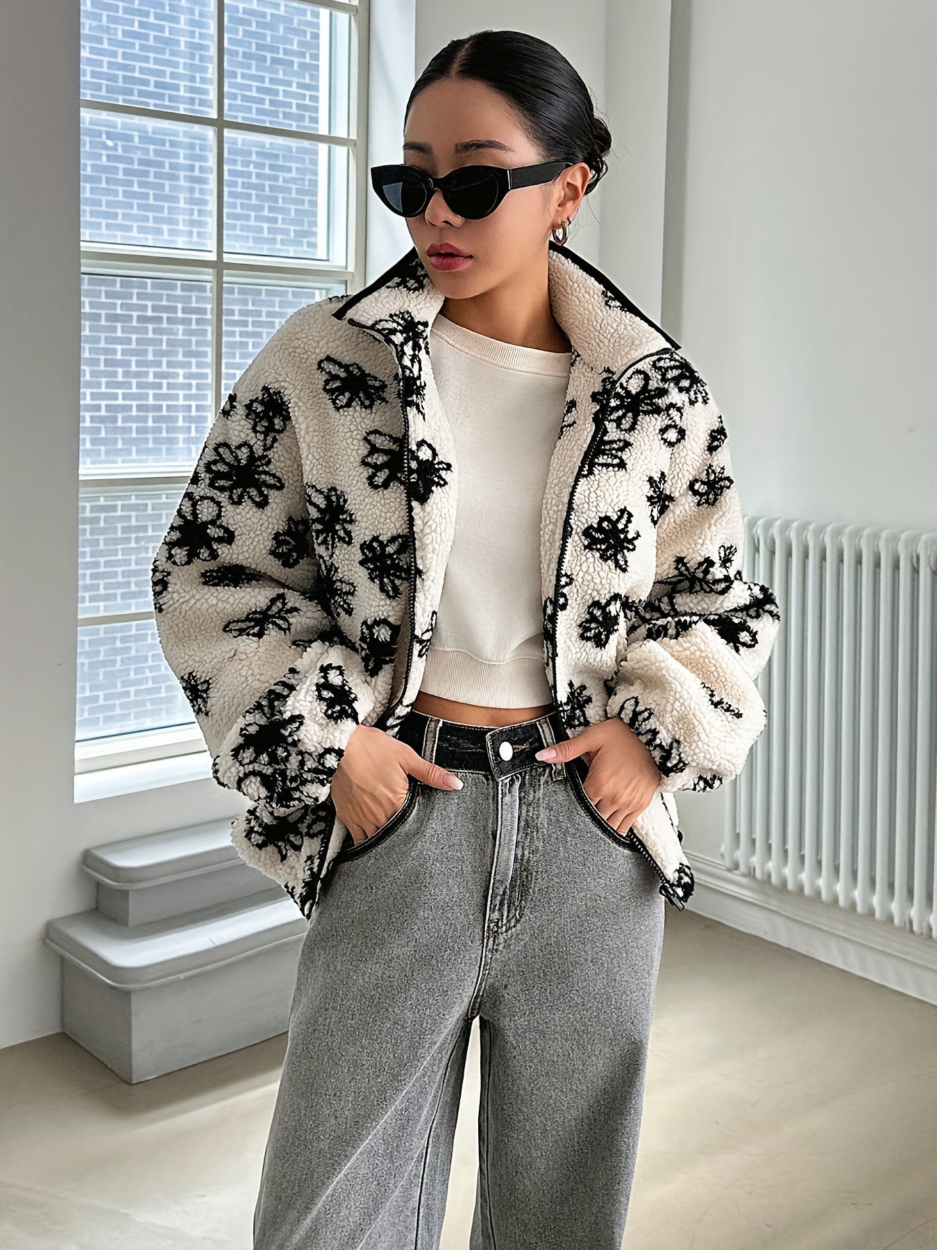 Կանացի հարմարավետ բրդյա երիզով ծաղկային նախշերով բաճկոն - առօրյա երկար թևքով կայծակաճարմանդով սև և սպիտակ ծաղկային նախշերով, փափուկ տաք վերնազգեստ աշուն/ձմեռ, հարմարավետ աշնանային հագուստ | Ծաղկային նախշերով բաճկոն | Կայծակաճարմանդով բաճկոն