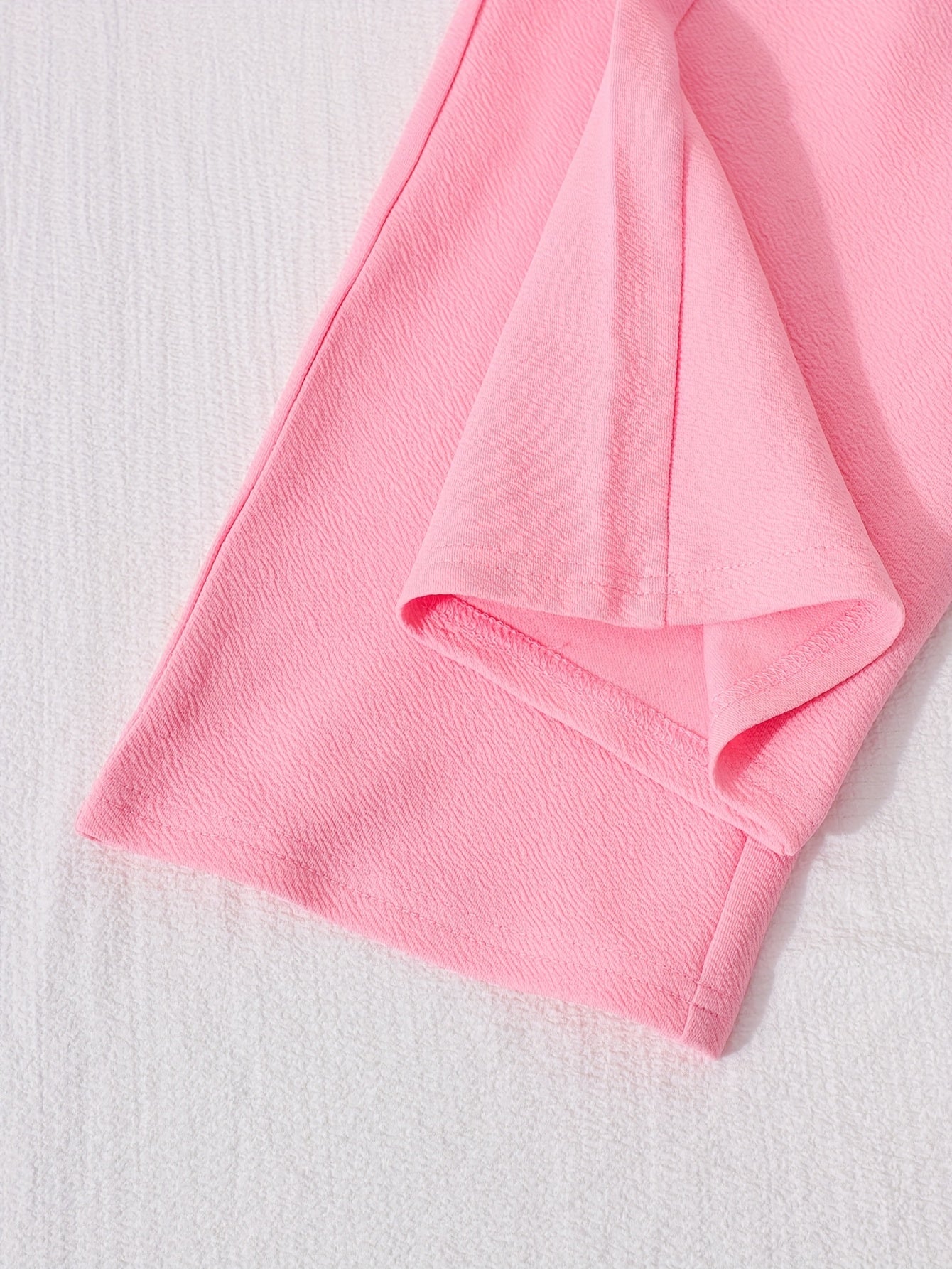 «Նորաձև աշնանային, էլեգանտ, ժապավենաձև զարդարված երկար թևքով վերնաշապիկ և ուղիղ լայն տաբատ՝ երկկտոր հավաքածու, զբոսանքի համար»