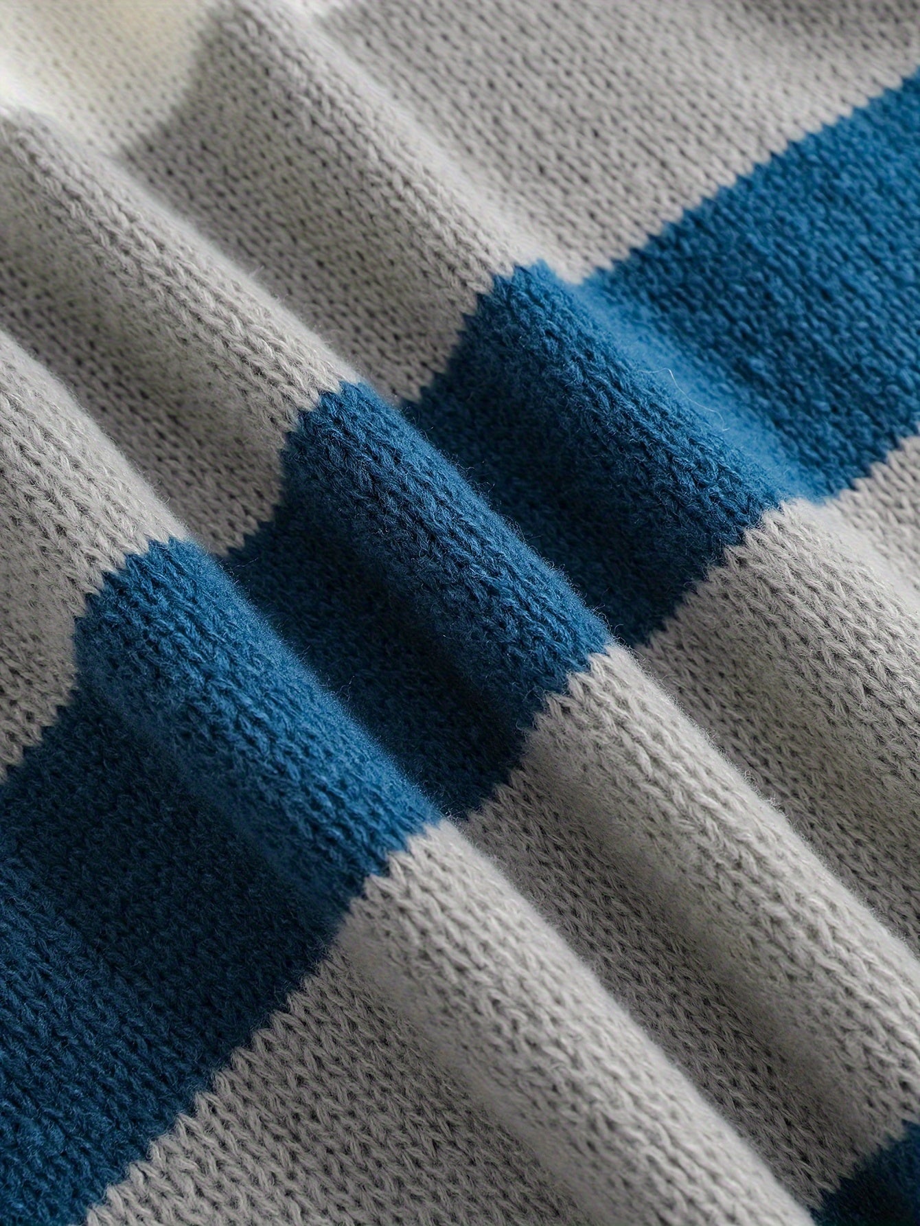 Տղամարդկանց նորաձև, գծավոր, կլոր օձիքով, տրիկոտաժե սվիտեր՝ աշնանային և ձմեռային տարբերակներով