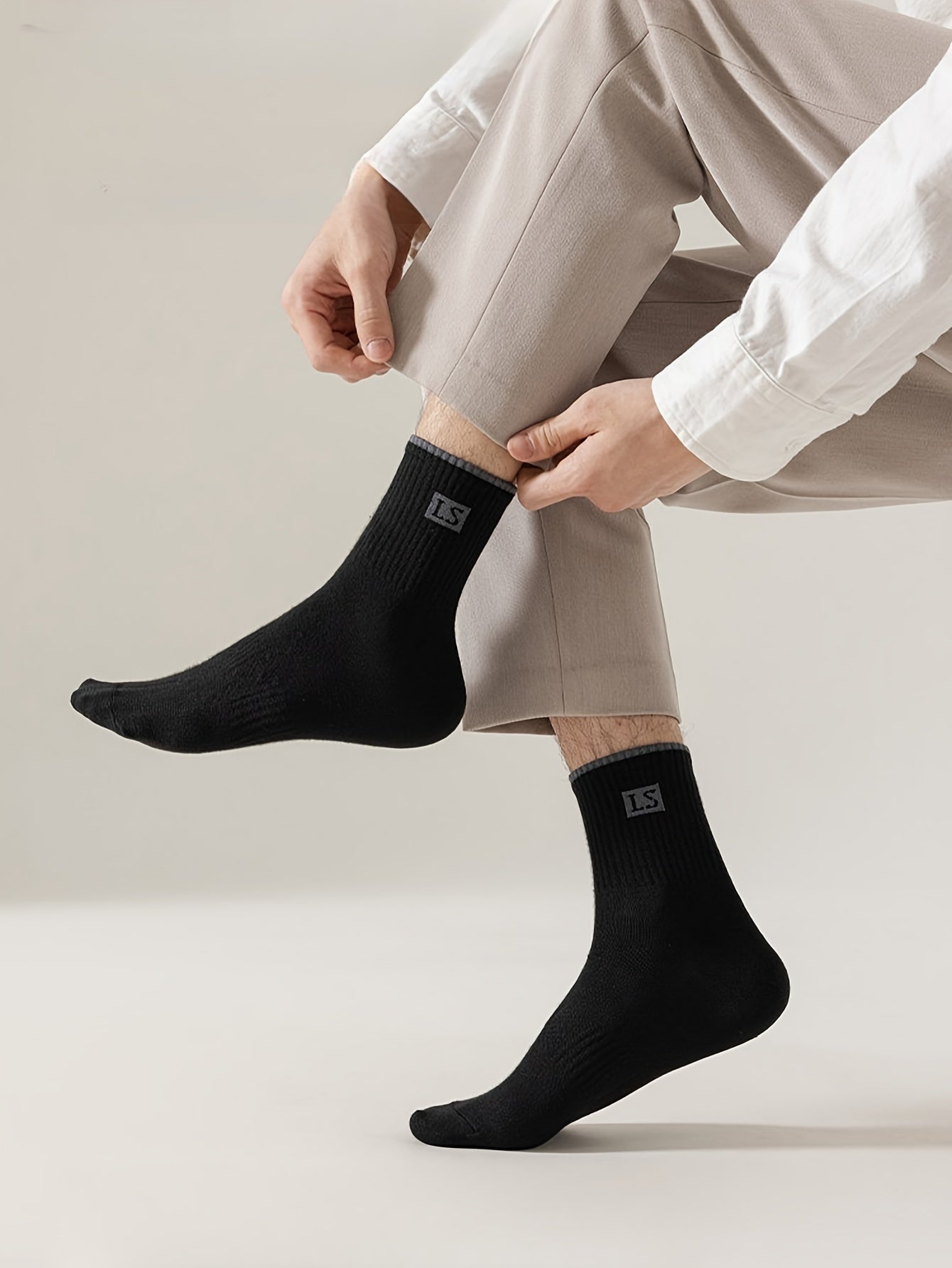 5/10 Pairs Of Men's Trendy Solid Crew Socks, Spring and Fall Breathable Comfy Casual Socks for Men's Outdoor Wearing All Seasons Wearing