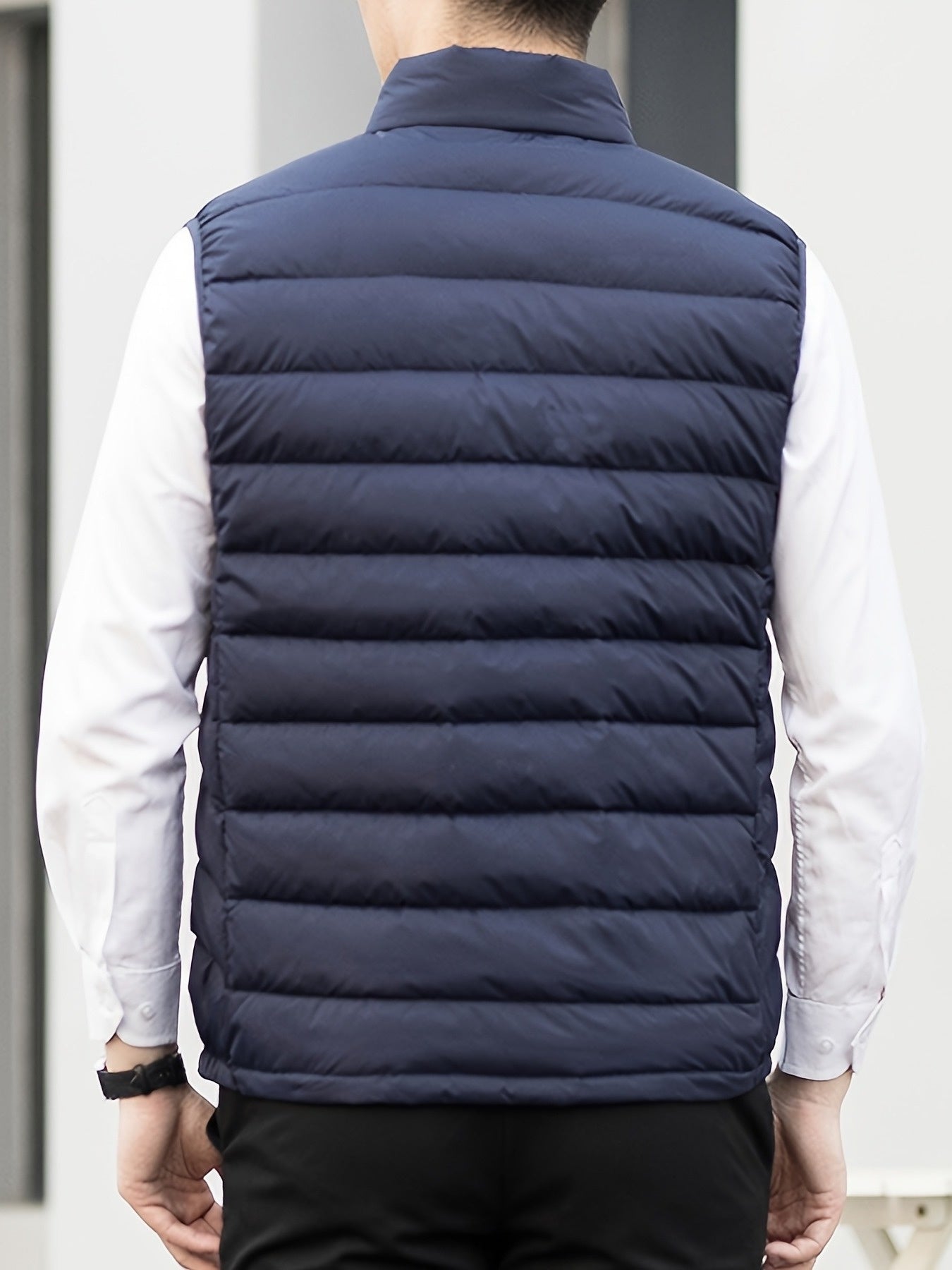 Men's Casual Sleeveless Warm Vest with Zippered Pockets for Fall/Winte