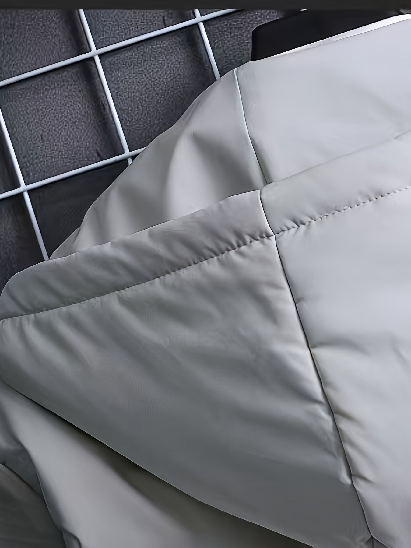 Տղամարդու ձմեռային քամուց պաշտպանող բաճկոն, հաստացված, մեկուսացված, քոլեջի ոճի, գլխարկով վերարկու՝ կայծակաճարմանդով առջևի մասով, գրպաններով և լվացքի մեքենայով լվացվող - Միագույն՝ լեռնագնացության և բացօթյա գործունեության համար