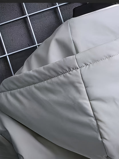 Տղամարդու ձմեռային քամուց պաշտպանող բաճկոն, հաստացված, մեկուսացված, քոլեջի ոճի, գլխարկով վերարկու՝ կայծակաճարմանդով առջևի մասով, գրպաններով և լվացքի մեքենայով լվացվող - Միագույն՝ լեռնագնացության և բացօթյա գործունեության համար