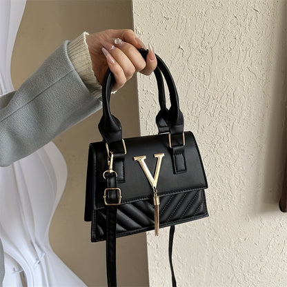 Նորաձև շղթայական պայուսակներ կանանց համար, գարուն-ամառ 2024 թվականի նոր հավաքածու, բարձրակարգ ռելիեֆային դիզայնով, հարմար է ուսերին, ձեռքին և խաչաձև կրելու համար, ոճային ծոպավոր կախազարդերով։