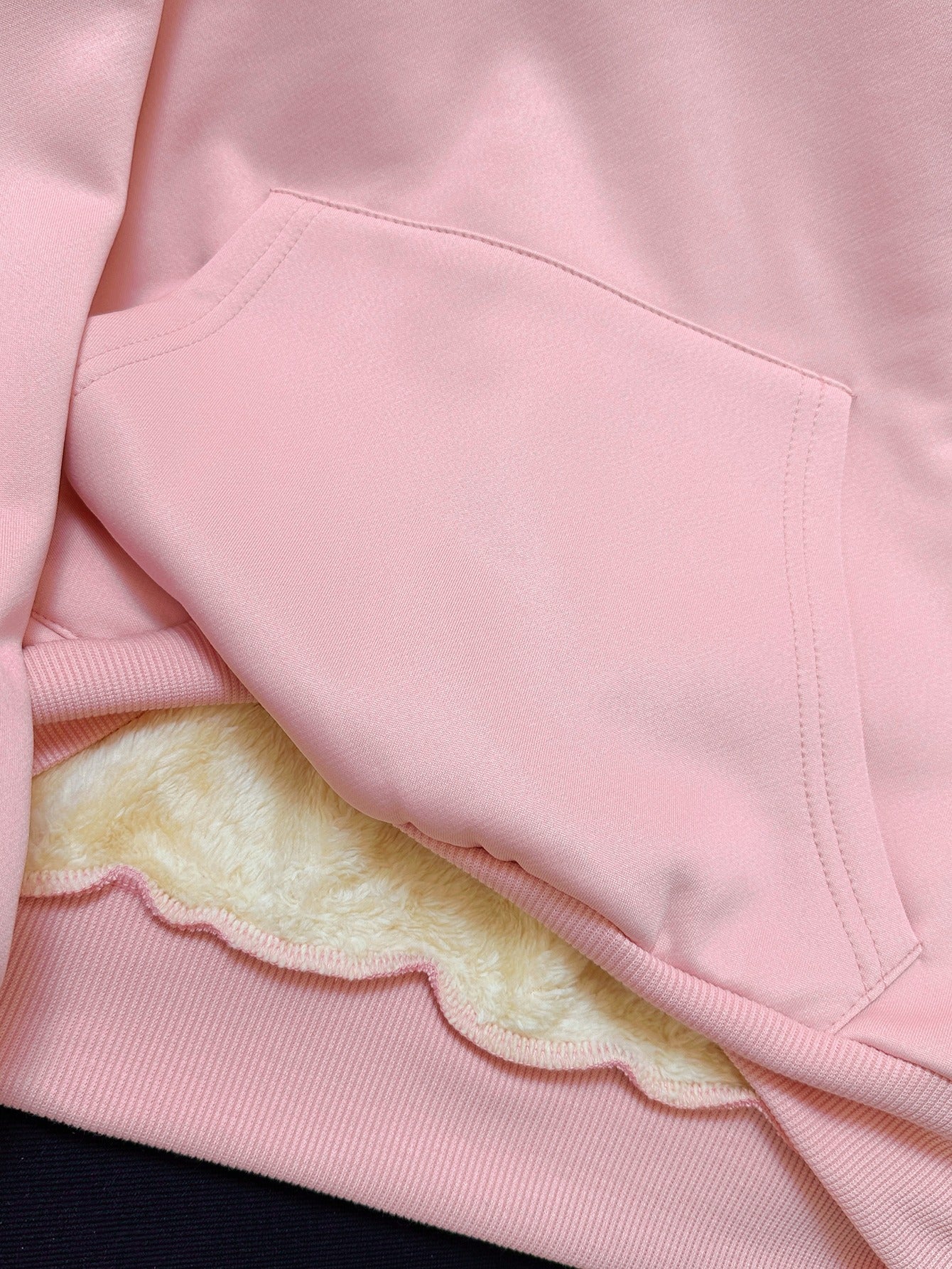 Կանացի մեծ չափսի ձմեռային տաք, գլխարկով սվիտեր՝ Շնորհավոր Սուրբ Ծնունդ և Շնորհավոր Նոր Տարի նախշերով - Հաստ բրդյա ծածկույթով մեծ չափսի սվիտեր, հարմարավետ, առօրյա սվիտեր Սուրբ Ծննդյան համար, Հելոուինի նվերներ, Սուրբ Ծննդյան սվիտեր, տոնական հագուստ,