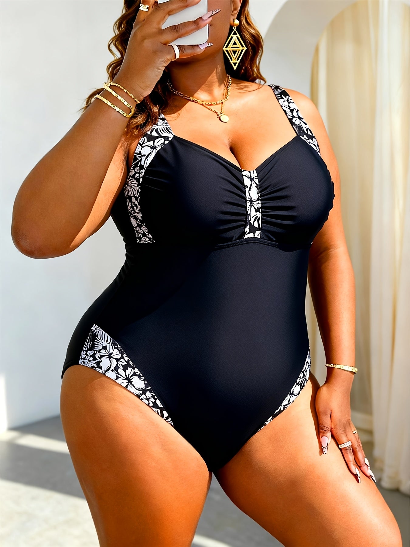 Plus Size Women's One-Piece Swimsuit with Stylish Marble Print