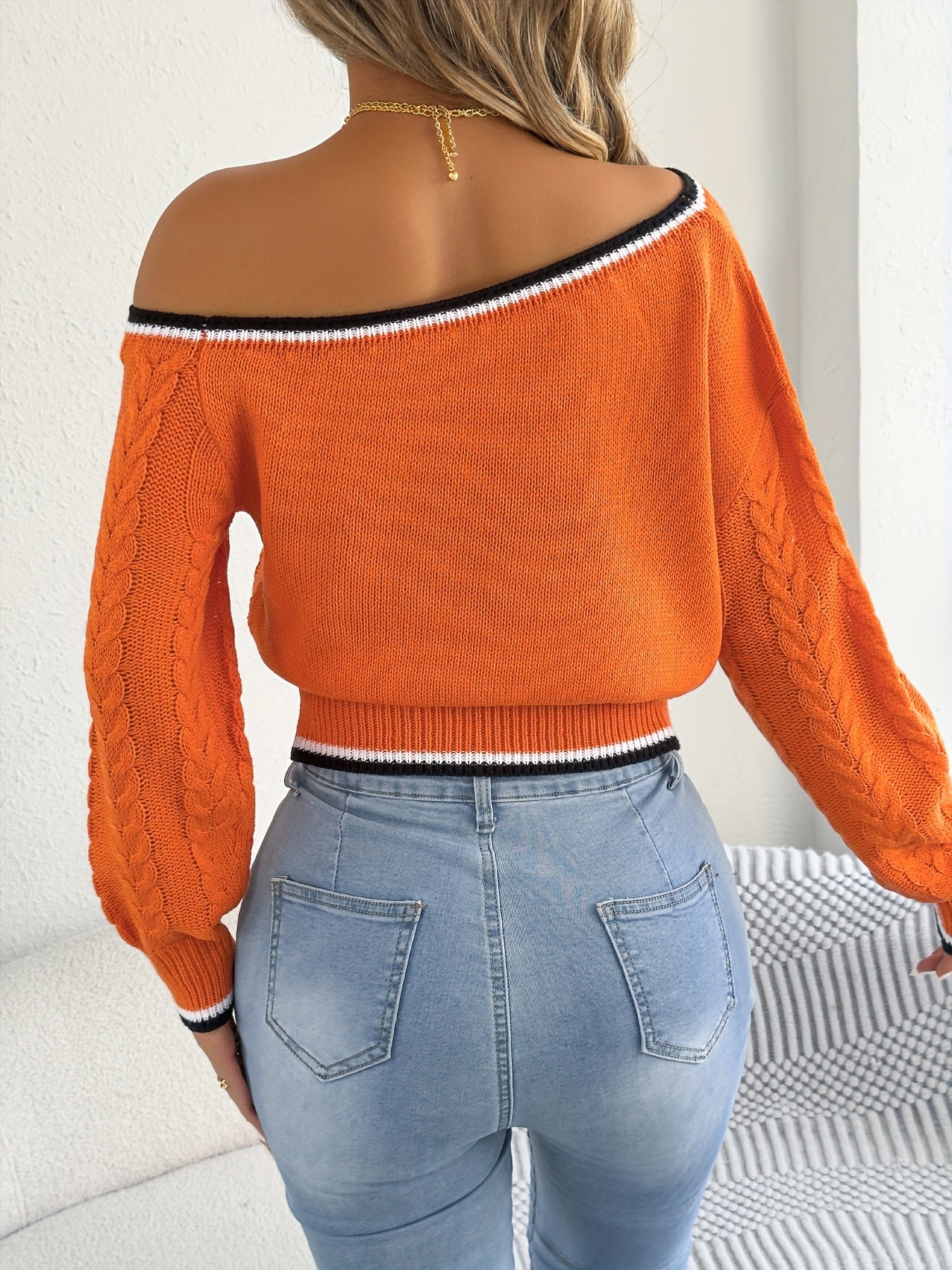 Աշնանային և ձմեռային առօրյա արձակուրդային երկար թևքերով, ուսերից բաց վերնաշապիկ, գոտկատեղով, գծավոր կարով կանացի կարդիգան