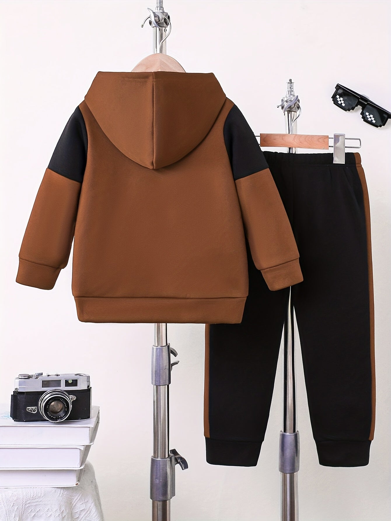 2pcs Boys' Autumn/Winter Fleece-Lined Hooded Sweatshirt and Pants Set, Simple Letter Print Fashion Classic Outfit for Outdoor Sports and Casual Wear, 100% Polyester Knit Stretch Fabric, Ideal Gift Choice for Kids, Perfect for