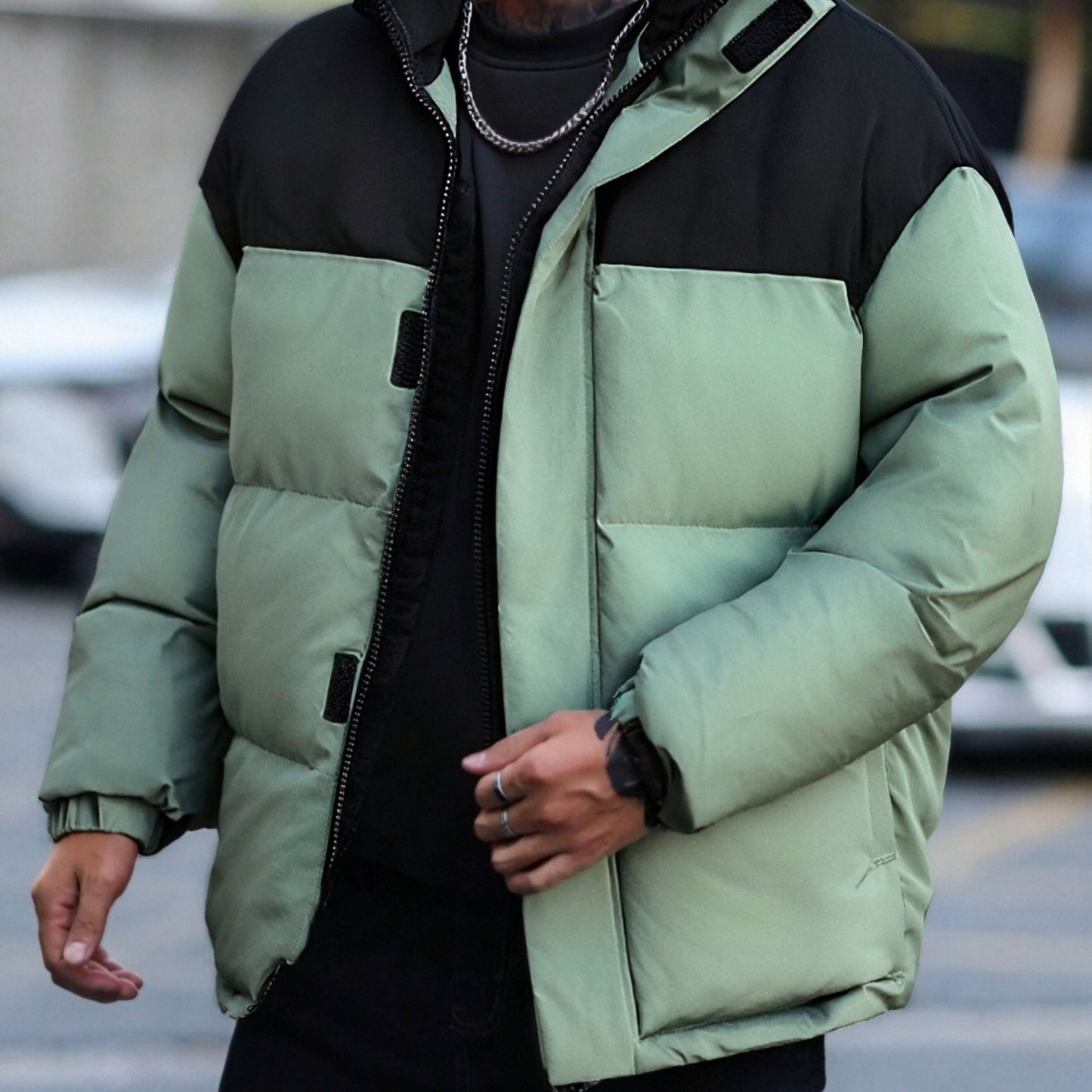 Տղամարդու ձմեռային գունային բլոկներով բաճկոն՝ կանգնած օձիքով - սև և առօրյա տաք վերարկու՝ բացօթյա օգտագործման համար, պոլիեսթերով լցված կայծակաճարմանդ առջևի մասով, սովորական չափսի՝ ցուրտ եղանակի համար, չձգվող գործվածք