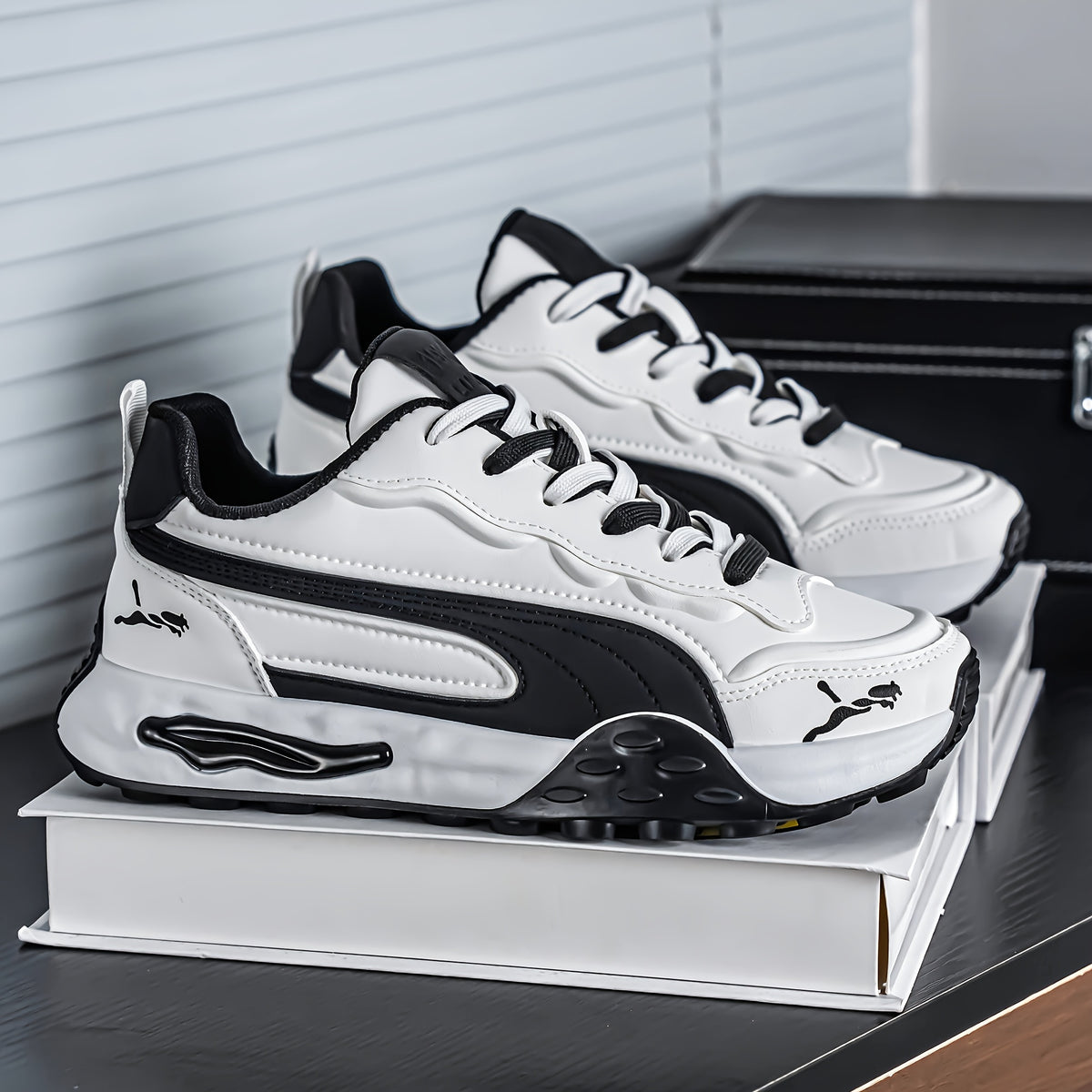 Men's Casual Low Top Sneakers for Spring and Fall