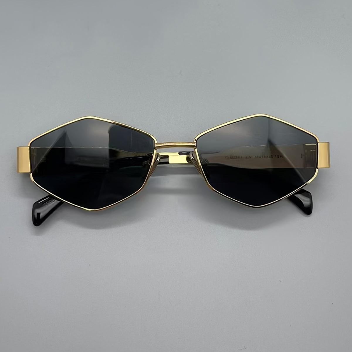 Women’s Metal Frame Polygonal Sunglasses with Colored Lenses