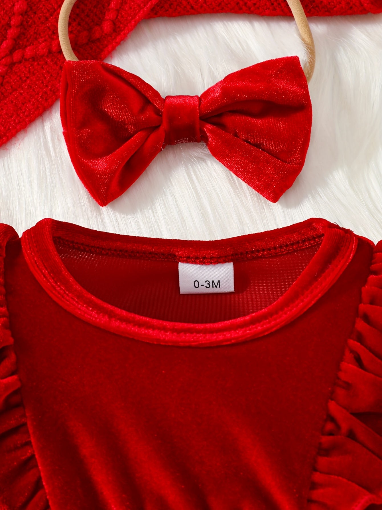 2 հատ ոսկեգույն թավշյա, ծածանվող թևքերով, ժանյակավոր գոտիով զարդարված երկար թևքերով բոդի՝ փափուկ կիսաշրջազգեստով + ժապավենաձև գլխաշորով, աշնանային և ձմեռային Սուրբ Ծննդյան գեղեցիկ երեկույթի հանդերձանք, բացօթյա օգտագործման համար