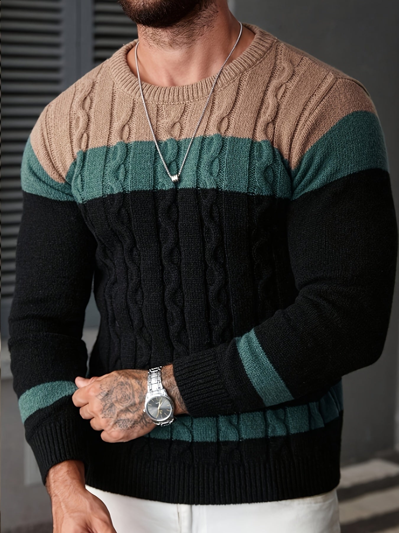 Տղամարդու գունավոր թվիդից տրիկոտաժե սվիտեր, կլոր օձիքով, երկար թևքերով, գունավոր տրիկոտաժե, բաց մոխրագույն՝ գործնական և առօրյա զբոսանքների համար