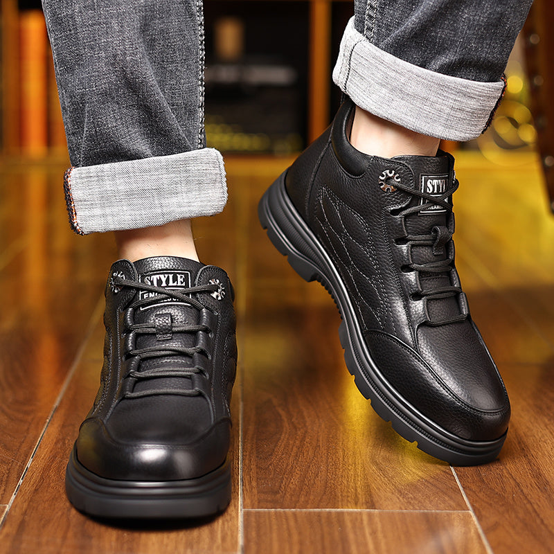 Տղամարդու բացօթյա ամենօրյա կոշիկներ, հարմարավետ կապիչներով դիզայն, մաշվածությանը դիմացկուն և չսահող ներբան, հարմար է ձմեռային լեռնագնացության և ամենօրյա առիթների համար, դասական բարձրակրունկ աշխատանքային կոշիկներ