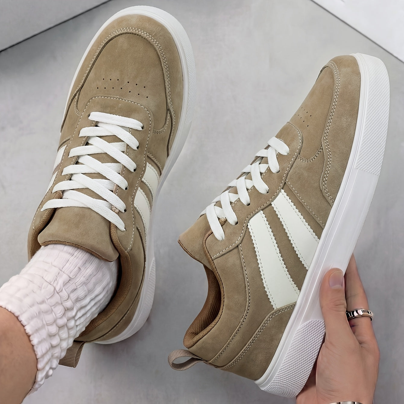 Men's Striped Low-Top Casual Sneakers with Soft EVA Sole