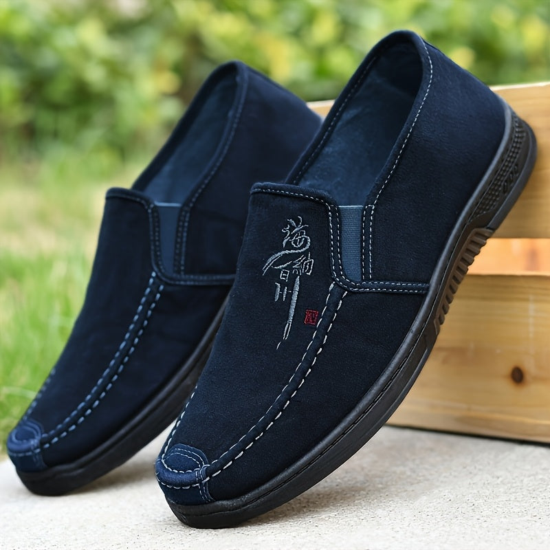 A Pair of Men'S Casual Low-Top Canvas Slip-On Shoes, Suitable for All Seasons And Perfect for Breathable Walking.