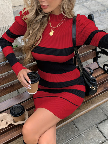 Էլեգանտ ձմեռային կարճ զգեստ Poinçon d'Asymétrie-ով, ասիմետրիկ շերտավոր թևքերով - բարձր վզնոցով H-գծի կերպարը գրկող զգեստ, մինչև ծնկները երկարությամբ կարճ տաբատ՝ աշնանային/ձմեռային երեկույթների, հարսանիքների և հատուկ առիթների համար (ոչ)