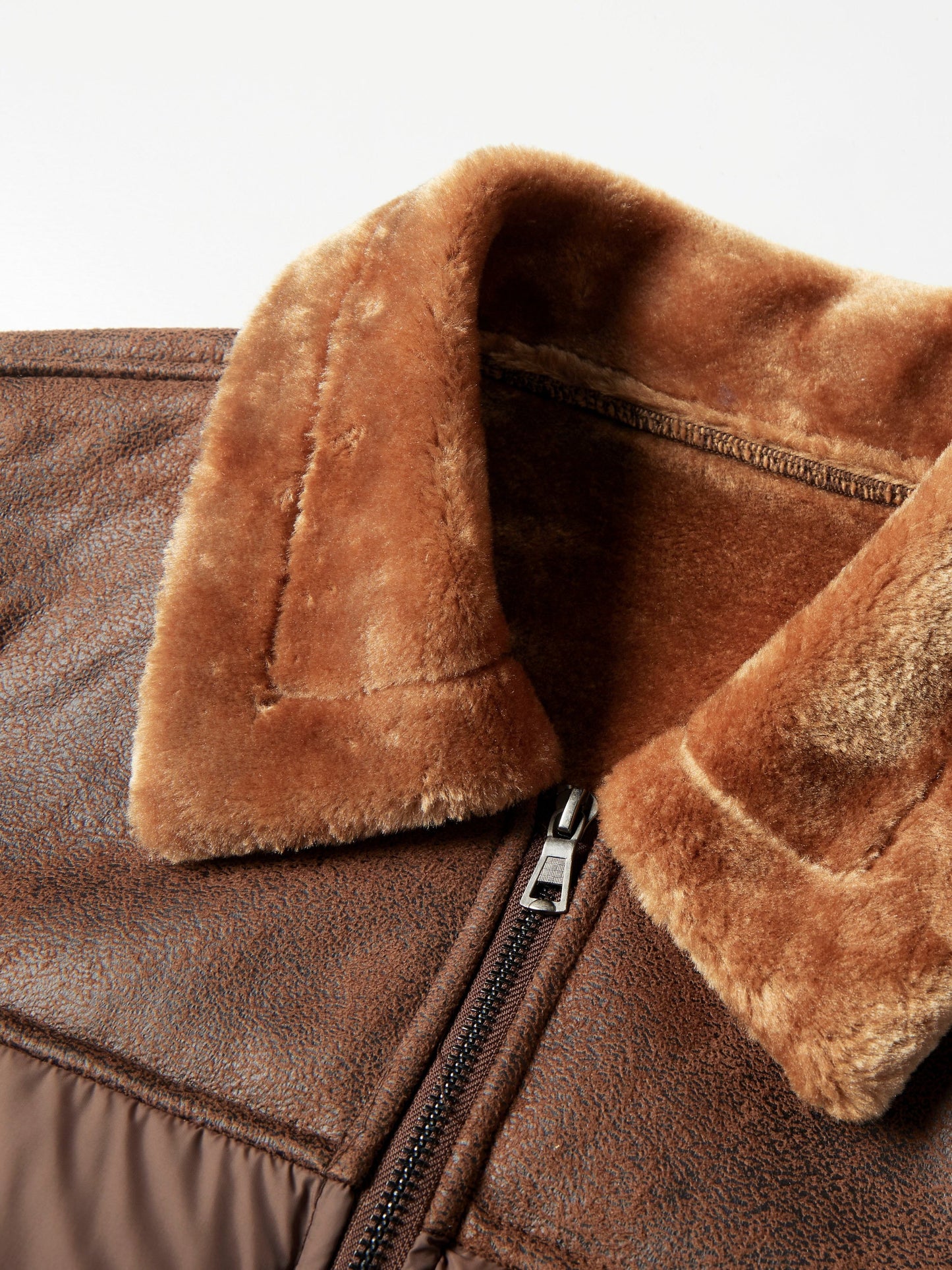 Տղամարդու առօրյա բաճկոն՝ արհեստական ​​մորթուց օձիքով, 100% պոլիեսթեր, միագույն, երկար թևքերով, կայծակաճարմանդով, սովորական չափսերով, գործվածքով, 60 գ/մ² աստառով արշավային բաճկոն