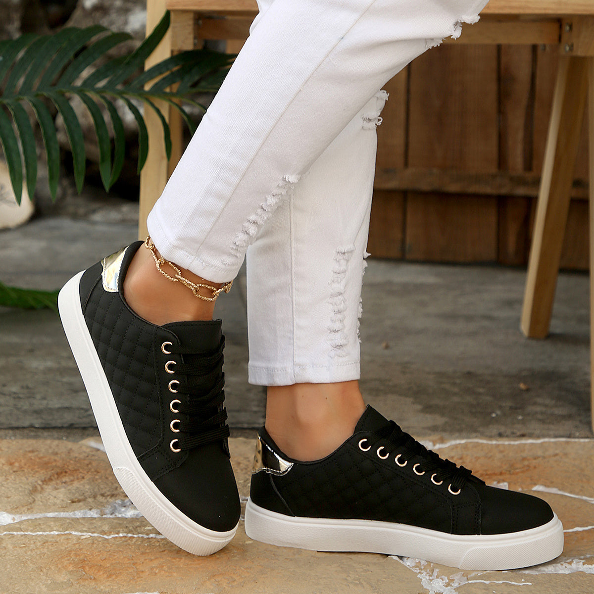 Women’s Low-Top Black Diamond Pattern Casual Sneakers