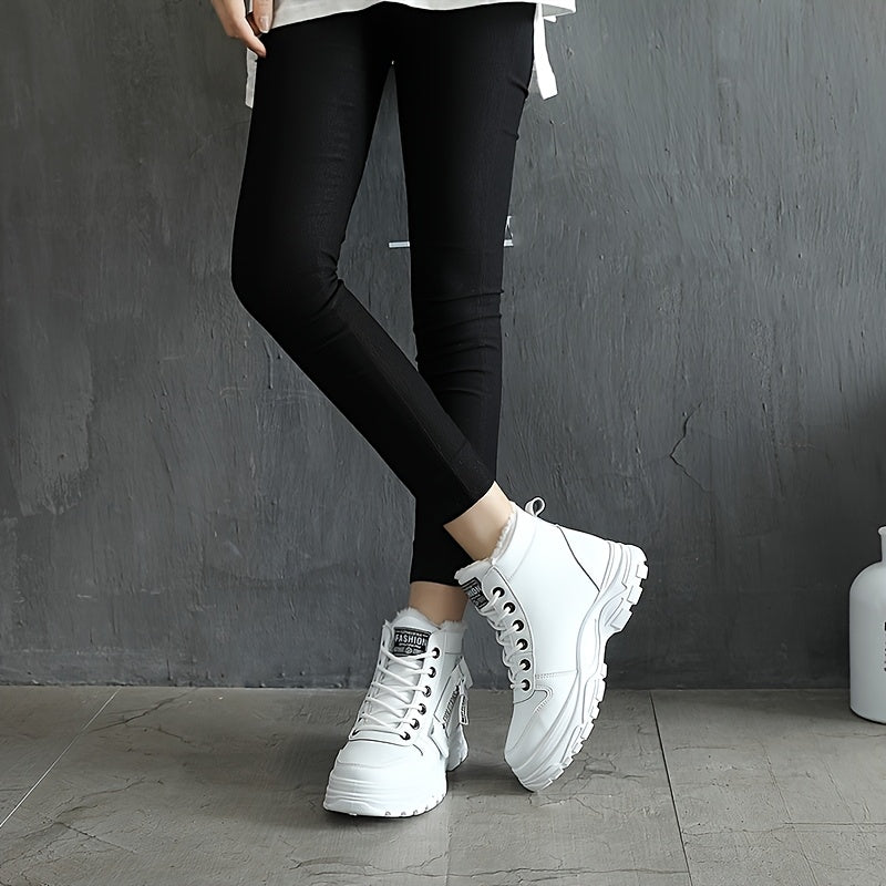 Մատչելի կանացի կոշիկներ, կանացի բոթեր, սև ու սպիտակ ձմեռային կոշիկներ նրա համար: Տաք, բրդյա ծածկով կոճի բարձրացնողներ – իդեալական նվեր թեթև հարմարավետությամբ, իդեալական է հանգստի ճանապարհորդության և բացօթյա սպորտի համար: