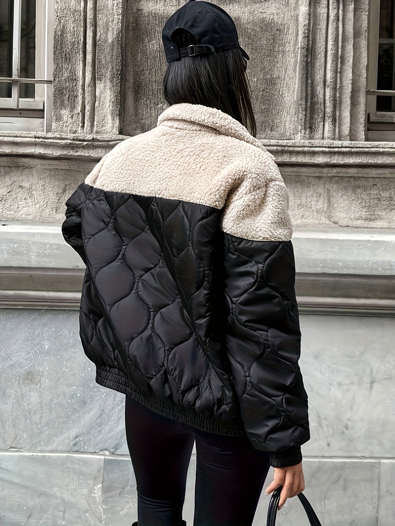 2025 թվականի աշնանային և ձմեռային նորաձևության նորաձևություն՝ կանանց համար նախատեսված երկար թևքերով, կարված, փողոցային առօրյա միտումով, կարված գառան մորթուց պատրաստված բաճկոն