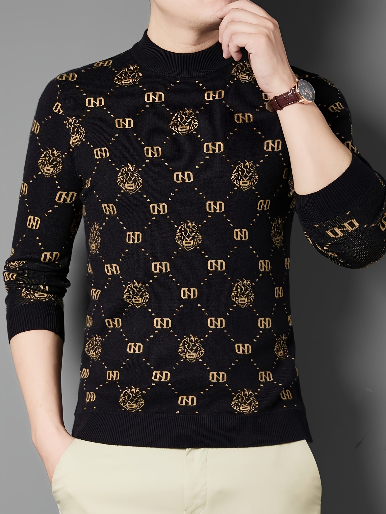 Աշնանային և ձմեռային նոր տղամարդու երկարաթև տրիկոտաժե վերնաշապիկ՝ կլոր օձիքով սվիտերի վրա դեկորատիվ նախշերով։ Այն առօրյա և ոճային հագուստ է, որը հիանալի համադրվում է տարբեր հագուստների հետ, կատարյալ է աշնանը ամենօրյա կրելու համար։