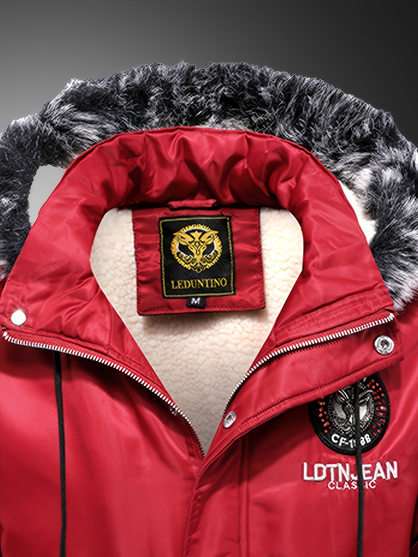 Տղամարդու ծանր ձմեռային բաճկոն՝ հանվող գլխարկով և եռաչափ գրությամբ - ամբողջական կայծակաճարմանդով, քամուց պաշտպանող վերարկու, բազմագրպան դիզայնով, լվացքի մեքենայով