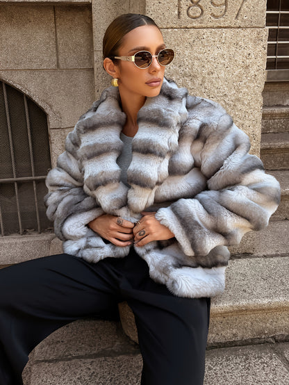 Կանացի արհեստական ​​մորթուց վերարկու՝ վիշապ-կատվի նախշերով - ոճային մոխրագույն և սպիտակ փափուկ ձմեռային բաճկոն, երկար թևքերով ամենօրյա վերնազգեստ ցուրտ եղանակի համար, հարմարավետ բրդյա ծածկույթ՝ հարմարավետության համար