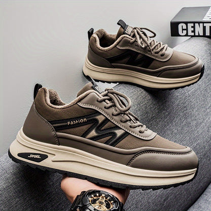 Տղամարդկանց ձմեռային ջերմային ցածրակրունկ սպորտային կոշիկներ՝ տաք, ամբողջությամբ սև, կլոր քթով, կապիչներով, հարմար են բացօթյա, ամենօրյա կրելու համար՝ ռետինե ներբանով և վերին մասով։