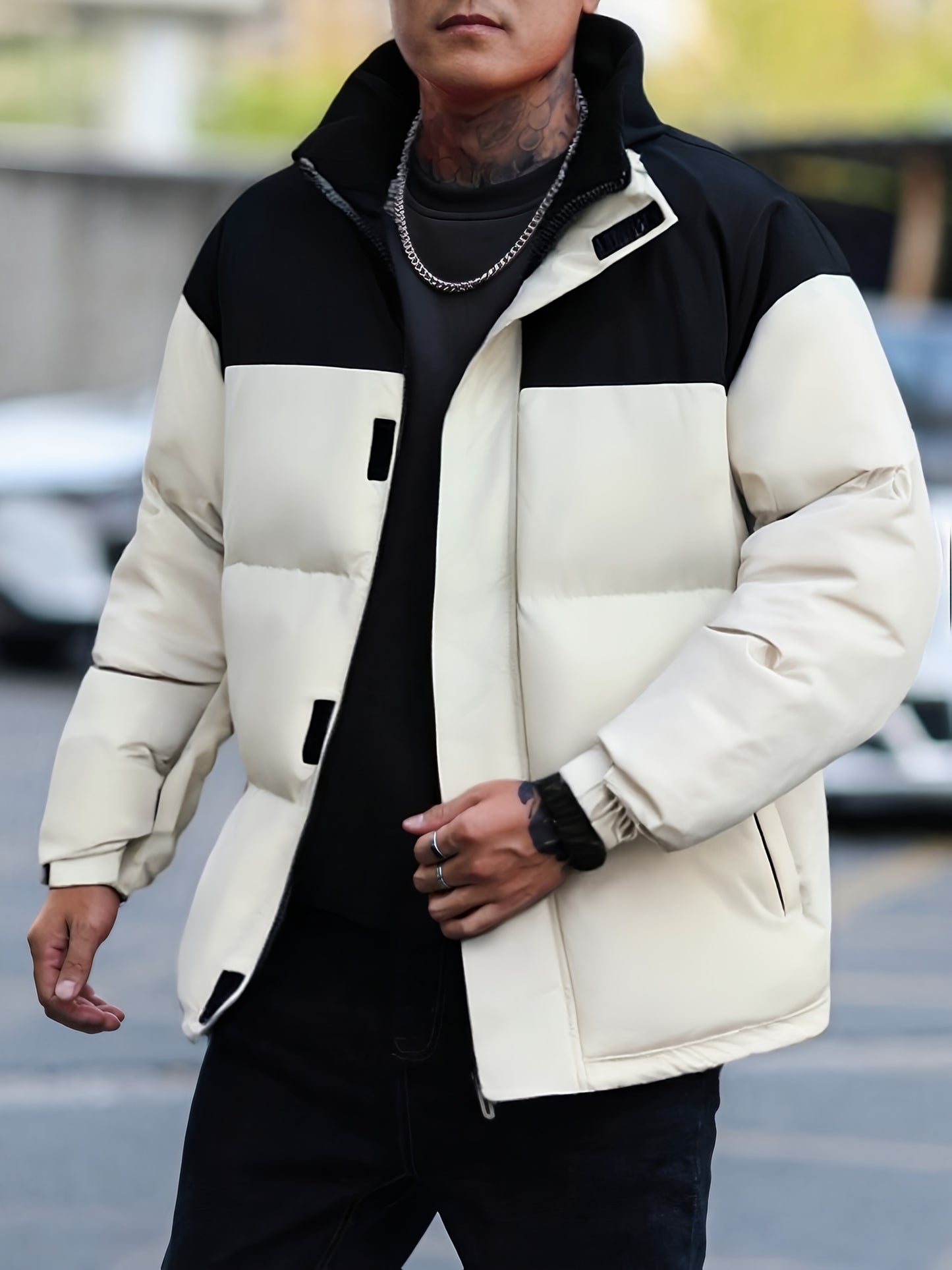 Տղամարդու ձմեռային գունային բլոկներով բաճկոն՝ կանգնած օձիքով - սև և առօրյա տաք վերարկու՝ բացօթյա օգտագործման համար, պոլիեսթերով լցված կայծակաճարմանդ առջևի մասով, սովորական չափսի՝ ցուրտ եղանակի համար, չձգվող գործվածք