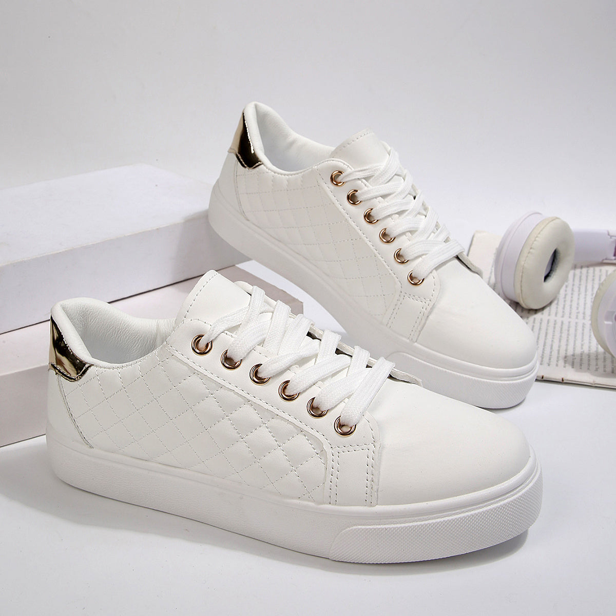 Women’s Low-Top Black Diamond Pattern Casual Sneakers
