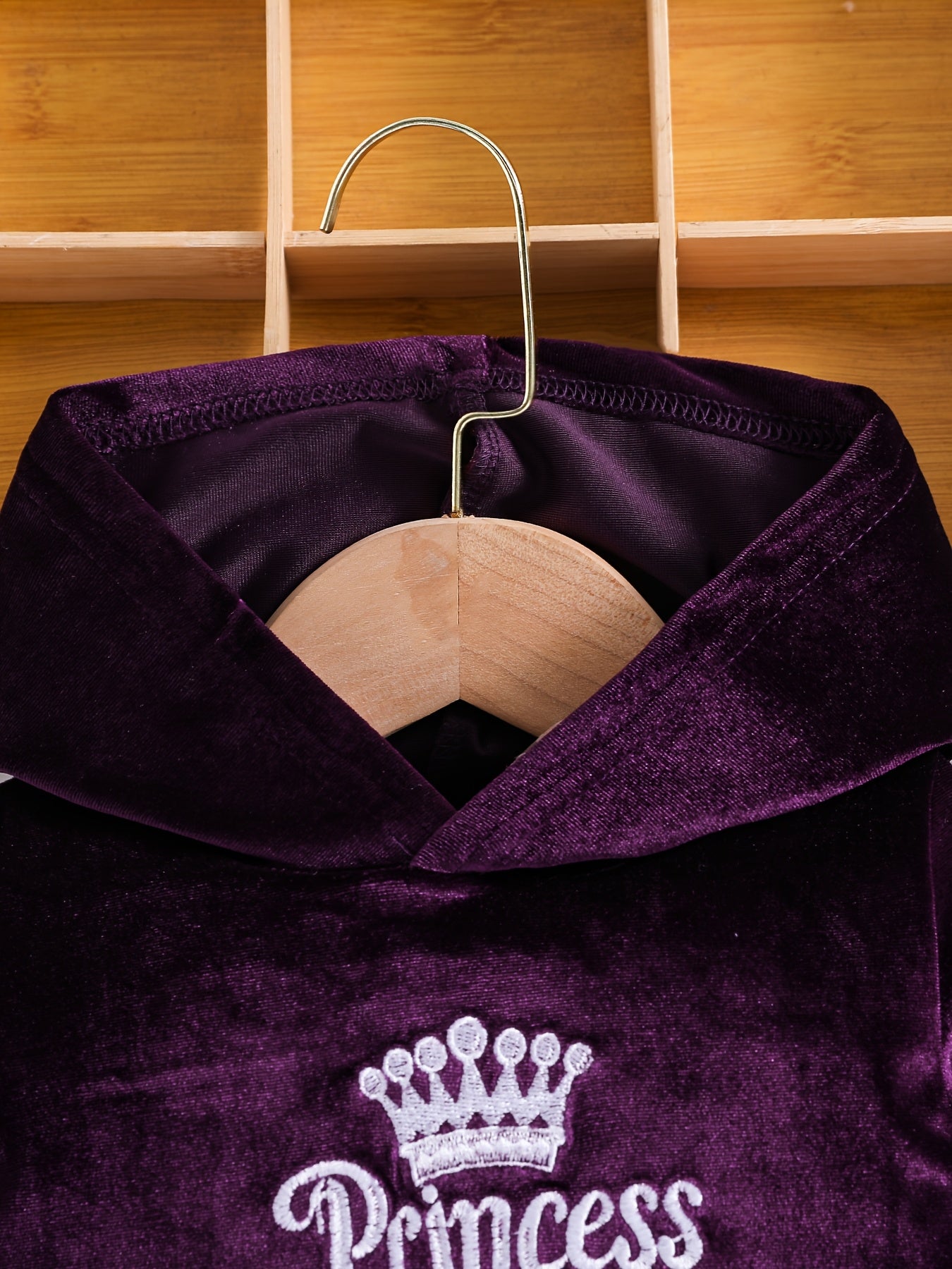 Girls' Long Pants Set, Burgundy Hooded Sweatshirt & Sweatpants, New Autumn Winter Warm Pullover Top, Fabric Two-Piece Set, Princess English Letter Embroidery with Pockets, Festive Holiday Outfit for Baby Girls, Perfect for Ou