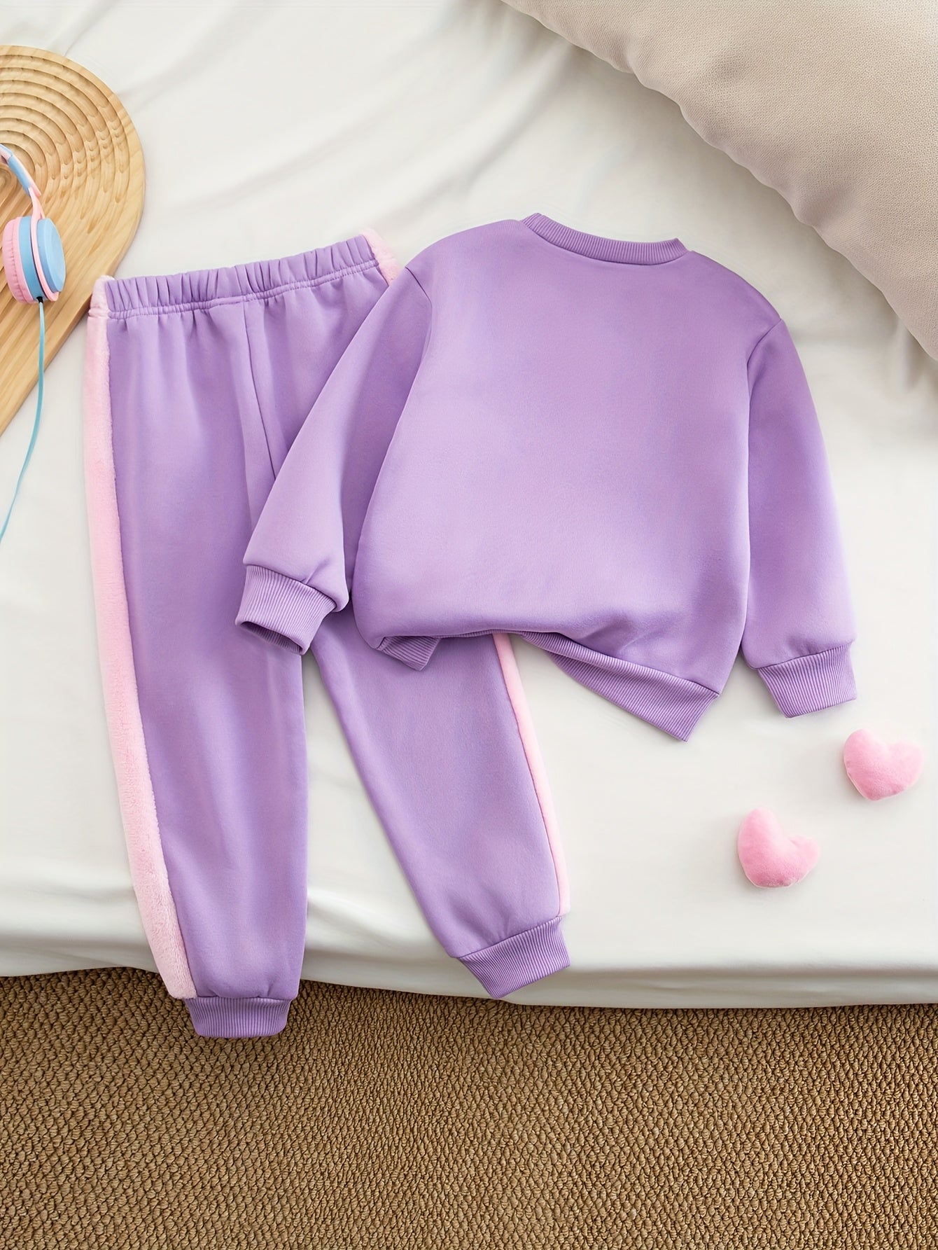 Autumn And Winter Girls' Fashion New Style Simple And Versatile Elegant Heart-Shaped Pattern Splicing Embroidery Bow Decoration Round Neck Long-Sleeved Top + Slim Stretch Leggings Casual Sports Two-Piece Set, Suitable for Out