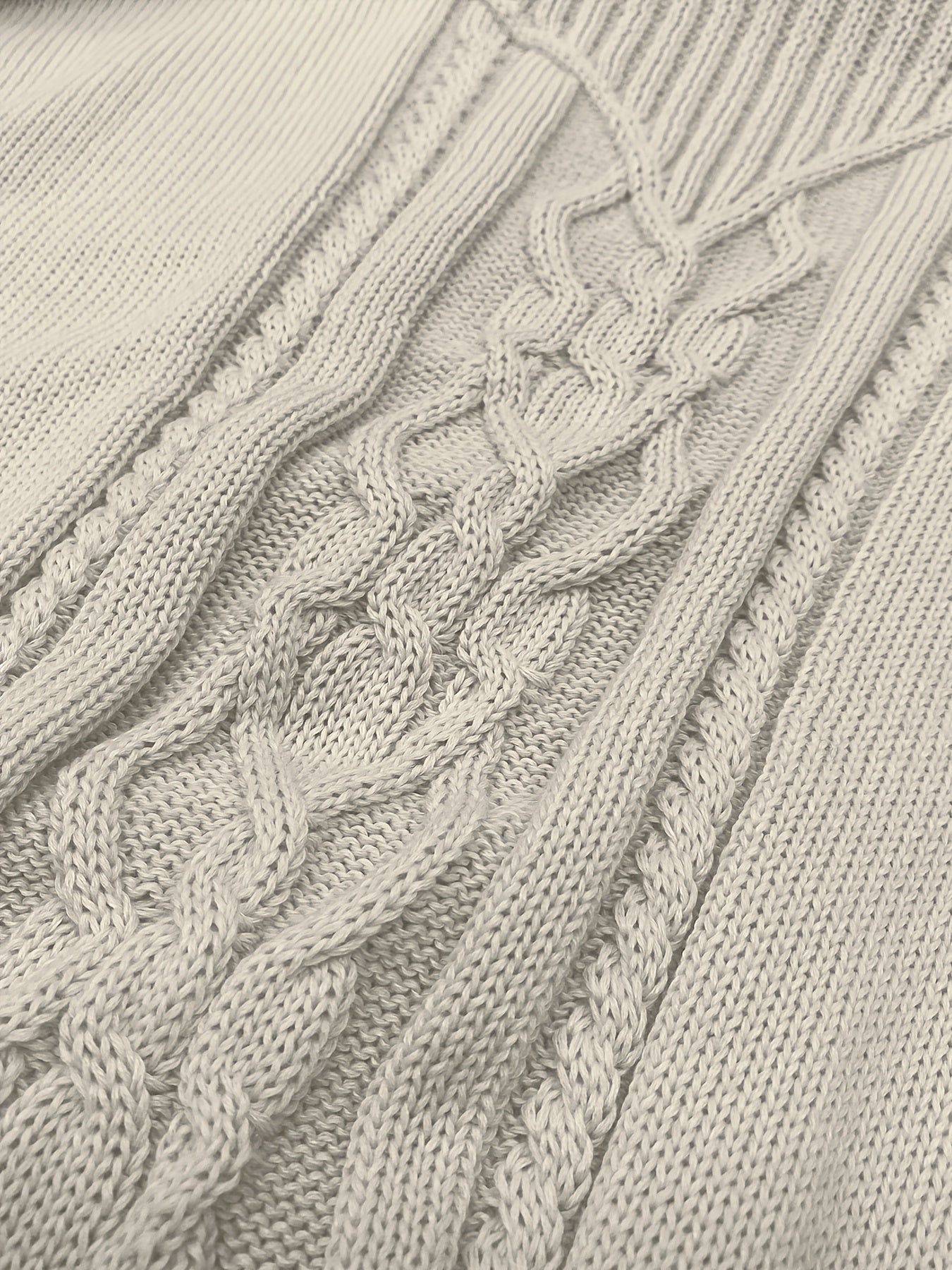 Նորաձև տրիկոտաժե կլոր վզնոցով սվիտեր-պուլովեր - փափուկ, շնչող, միջին ձգվողությամբ, երկար թևքերով, առօրյա վերնաշապիկ՝ քաղաքային զբոսանքների, փողոցների, զբոսանքների, բացօթյա գործունեության համար - իդեալական է աշնան և ձմռան համար