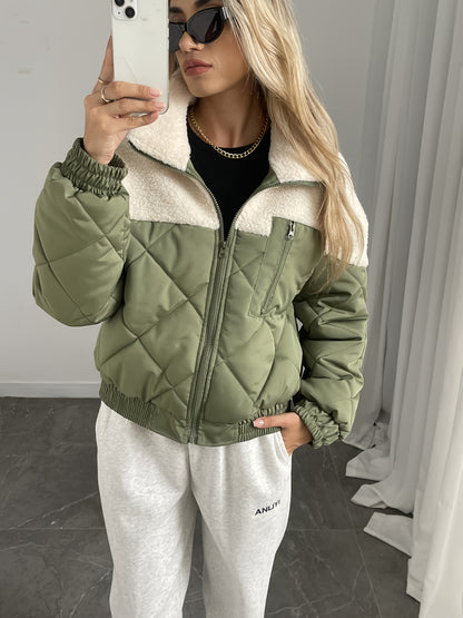 Women'S Elegant Color Block Zip-Up Jacket - Long Sleeve Stand Collar Warm Coat with Beige & Black Patchwork, Regular Fit Autumn Winter Outerwear, Casual Chic Layering Piece, Winter Jacket, Seasonal Fashion, Durable Fabric, St