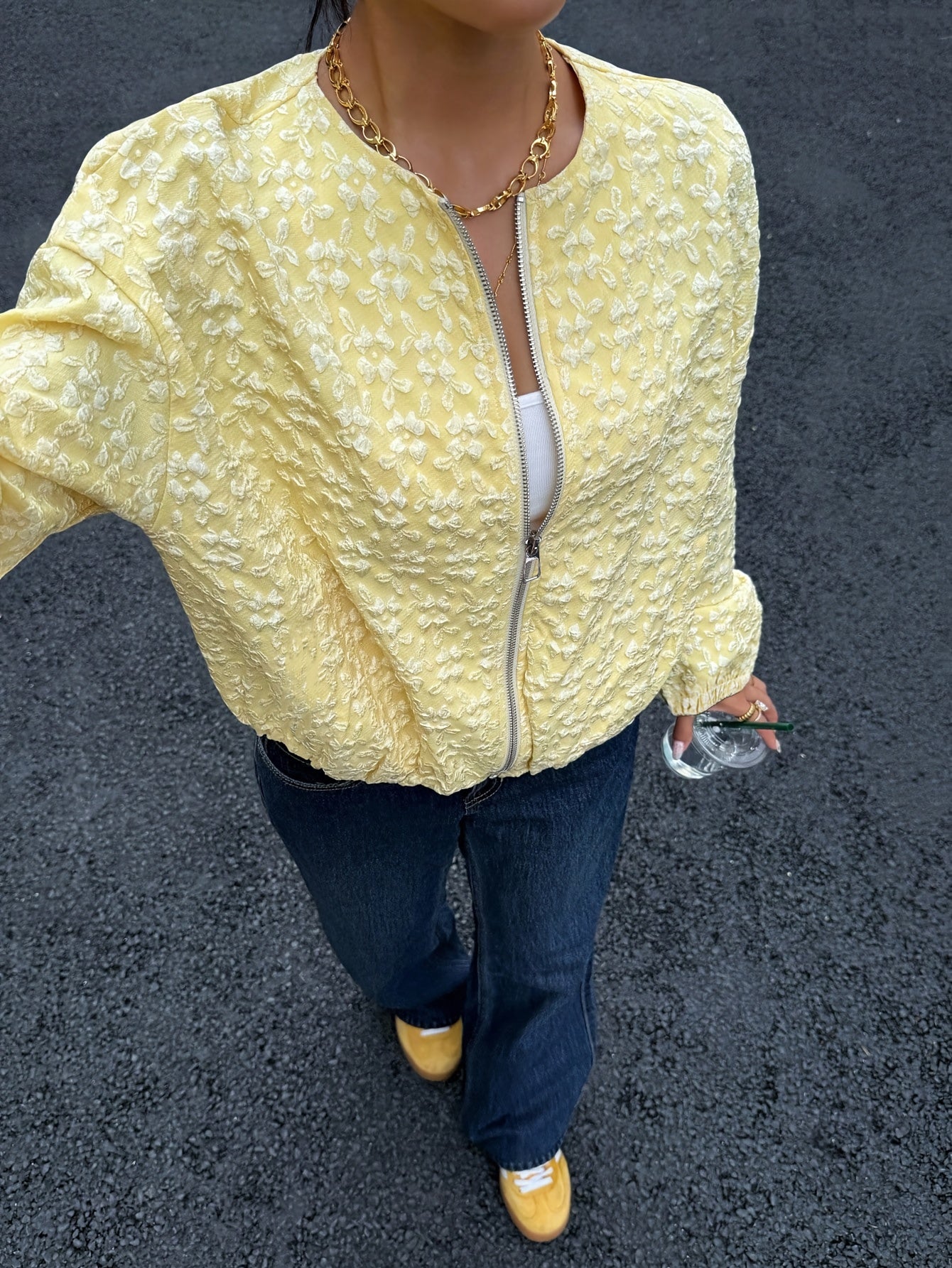 Միագույն կայծակաճարմանդով առօրյա բաճկոն