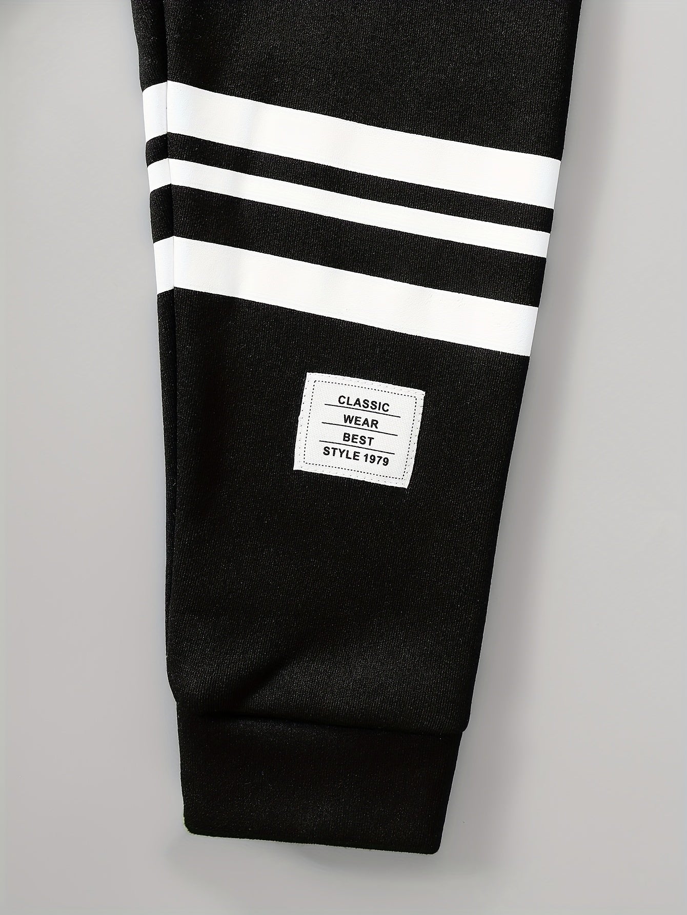 Boys' Autumn/Winter New Jacket with Striped Print, Letter Patch, Zipper Hooded Thickened Warm Coat and Casual Comfortable Everyday Versatile Sweatpants 2pcs Set, Perfect for Outdoor