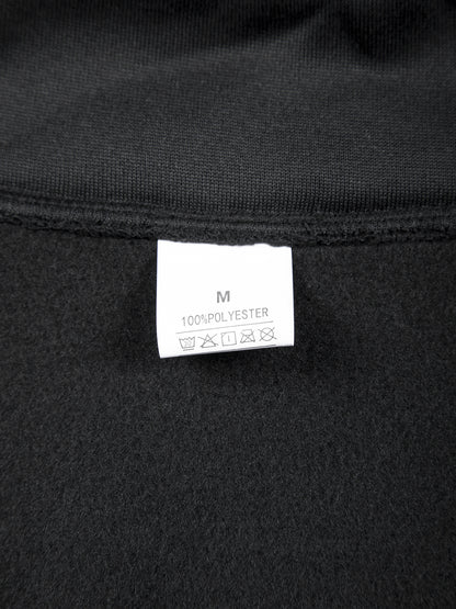 Տղամարդու միագույն բրդյա բաճկոն՝ կանգնած օձիքով, կայծակաճարմանդով, երկար թևքերով, սպորտային, առանց գլխարկի, մեծ կողային գրպաններով, հարմար է ամենօրյա կրելու, բացօթյա գործունեության, լեռնագնացության համար