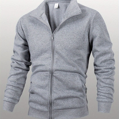 Տղամարդու միագույն բրդյա բաճկոն՝ կանգնած օձիքով, կայծակաճարմանդով, երկար թևքերով, սպորտային, առանց գլխարկի, մեծ կողային գրպաններով, հարմար է ամենօրյա կրելու, բացօթյա գործունեության, լեռնագնացության համար