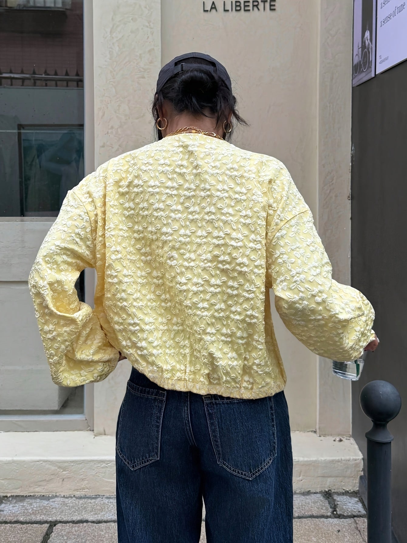 Միագույն կայծակաճարմանդով առօրյա բաճկոն