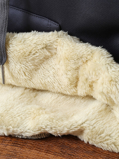 Սուրբ Ծննդյան և վանդակավոր ընձառյուծի նախշերով տոնածառի նախշերով կանացի շարված վերնաշապիկ, հաստ և տաք պոլիեսթերային գործվածքով բաճկոն, հարմար է աշնանային և ձմեռային սեզոնի համար նախատեսված առօրյա կոմպոզիտային տաք հագուստի համար։